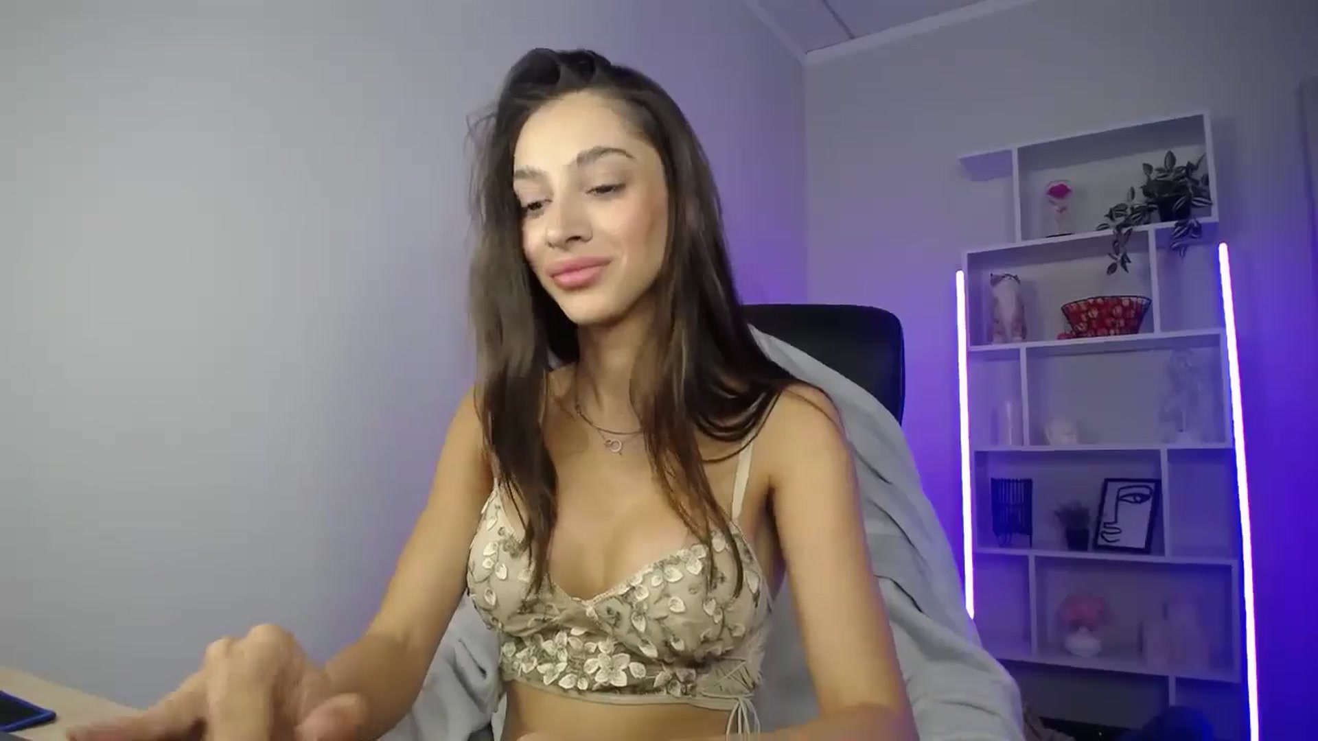 Gallery image thumbnail from FeraBerry's myfreecams stream on, 09/02/2024, 09:50 image 6 of 20