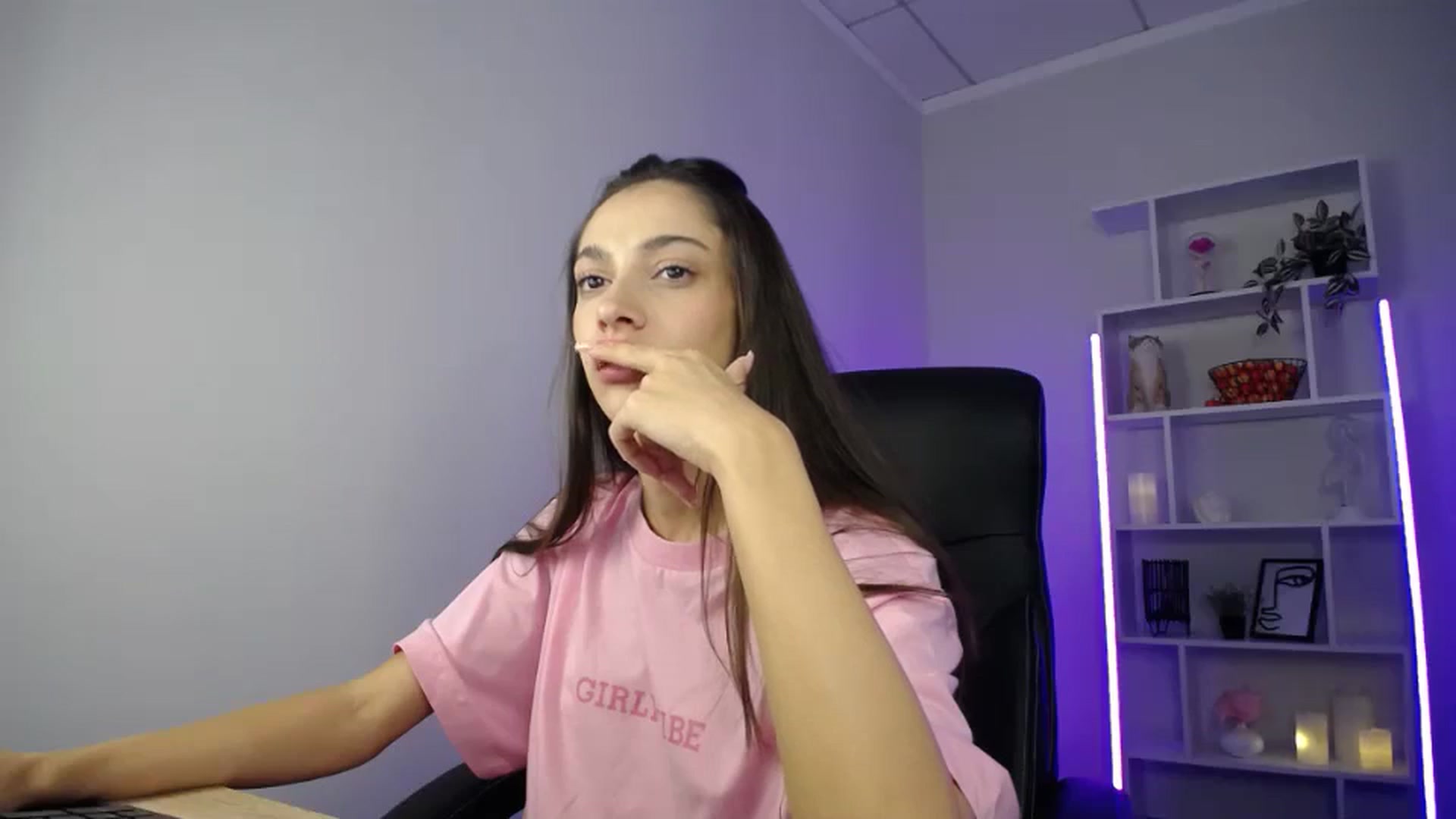 Gallery image thumbnail from FeraBerry's myfreecams stream on, 09/13/2024, 13:04 image 20 of 20