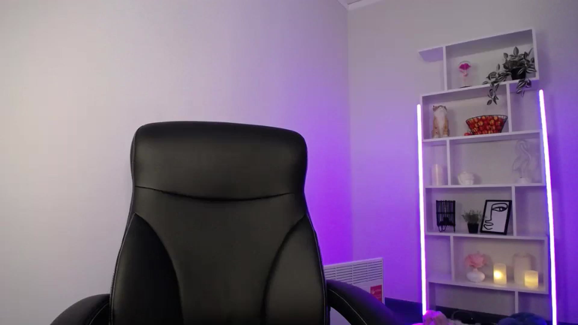 Gallery image thumbnail from FeraBerry's myfreecams stream on, 09/18/2024, 13:49 image 4 of 20