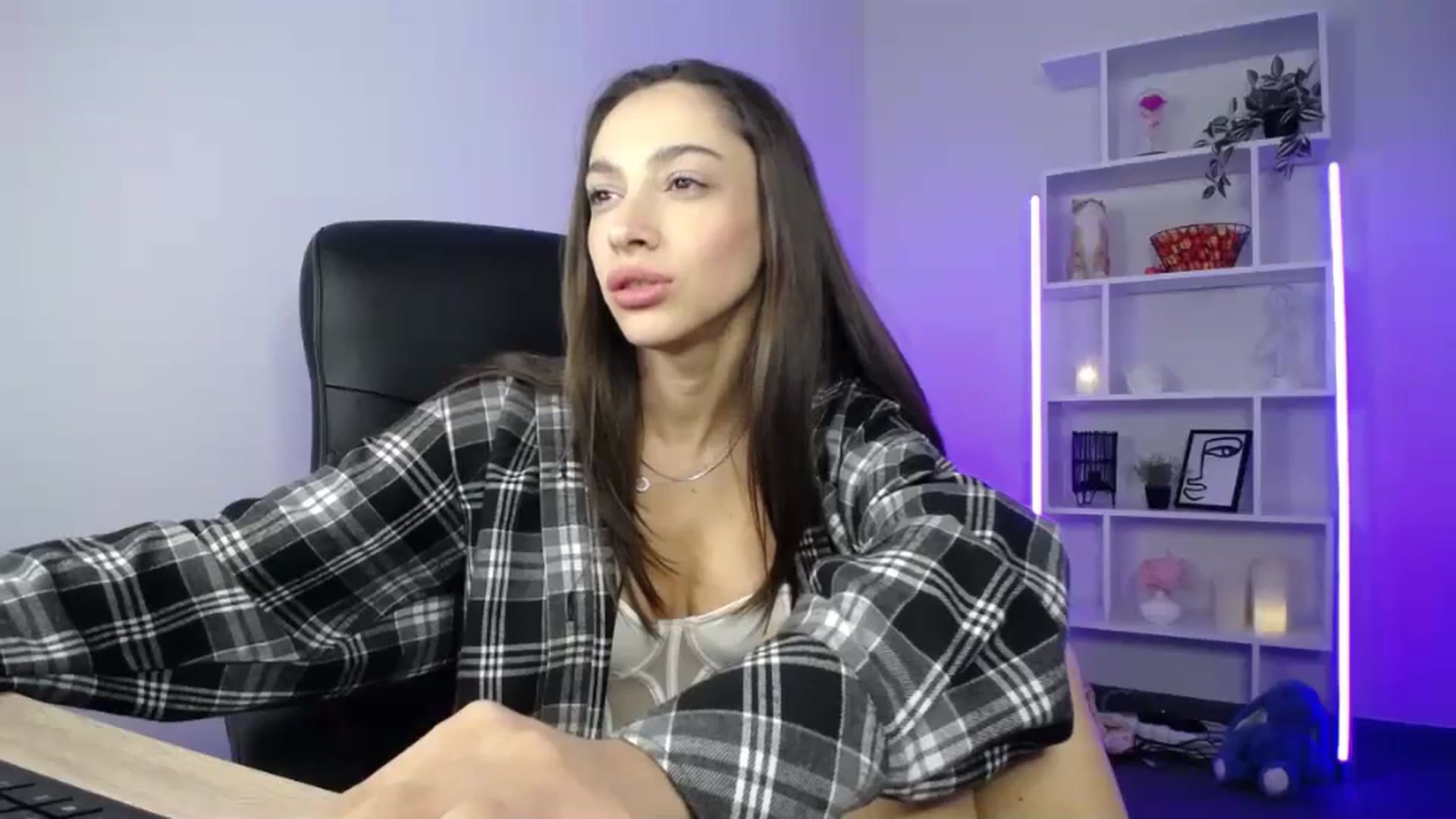 Gallery image thumbnail from FeraBerry's myfreecams stream on, 09/22/2024, 13:02 image 15 of 20