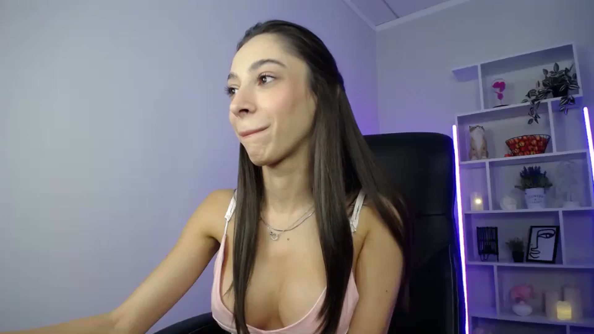 Gallery image thumbnail from FeraBerry's myfreecams stream on, 09/27/2024, 08:25 image 6 of 20