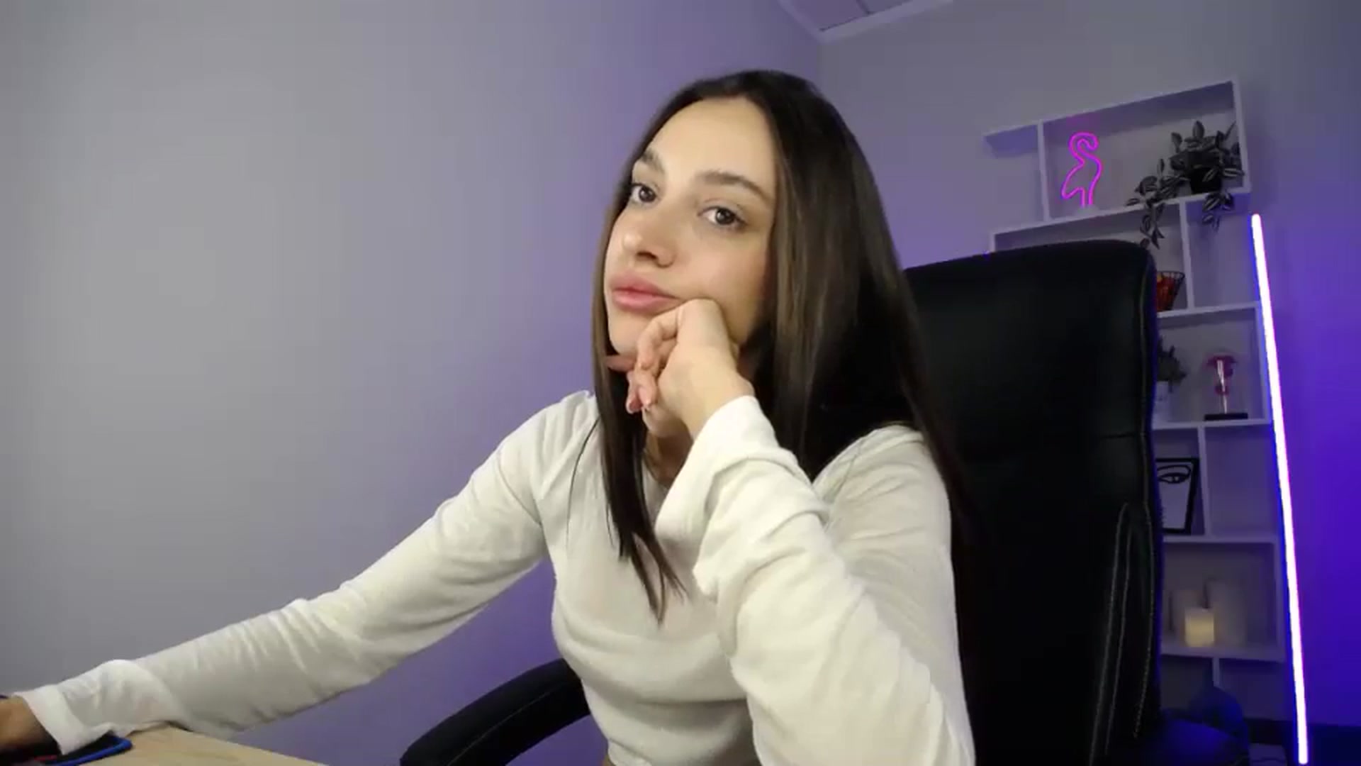 Gallery image thumbnail from FeraBerry's myfreecams stream on, 10/02/2024, 13:44 image 8 of 20