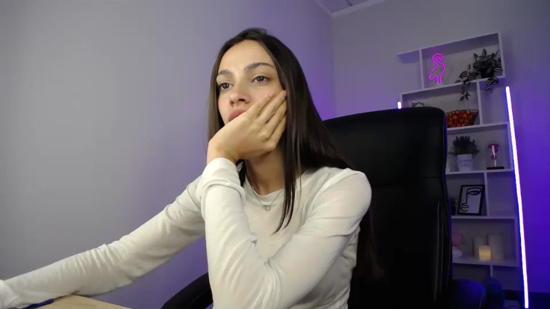 Gallery image thumbnail from FeraBerry's myfreecams stream on, 10/02/2024, 13:44 image 13 of 20