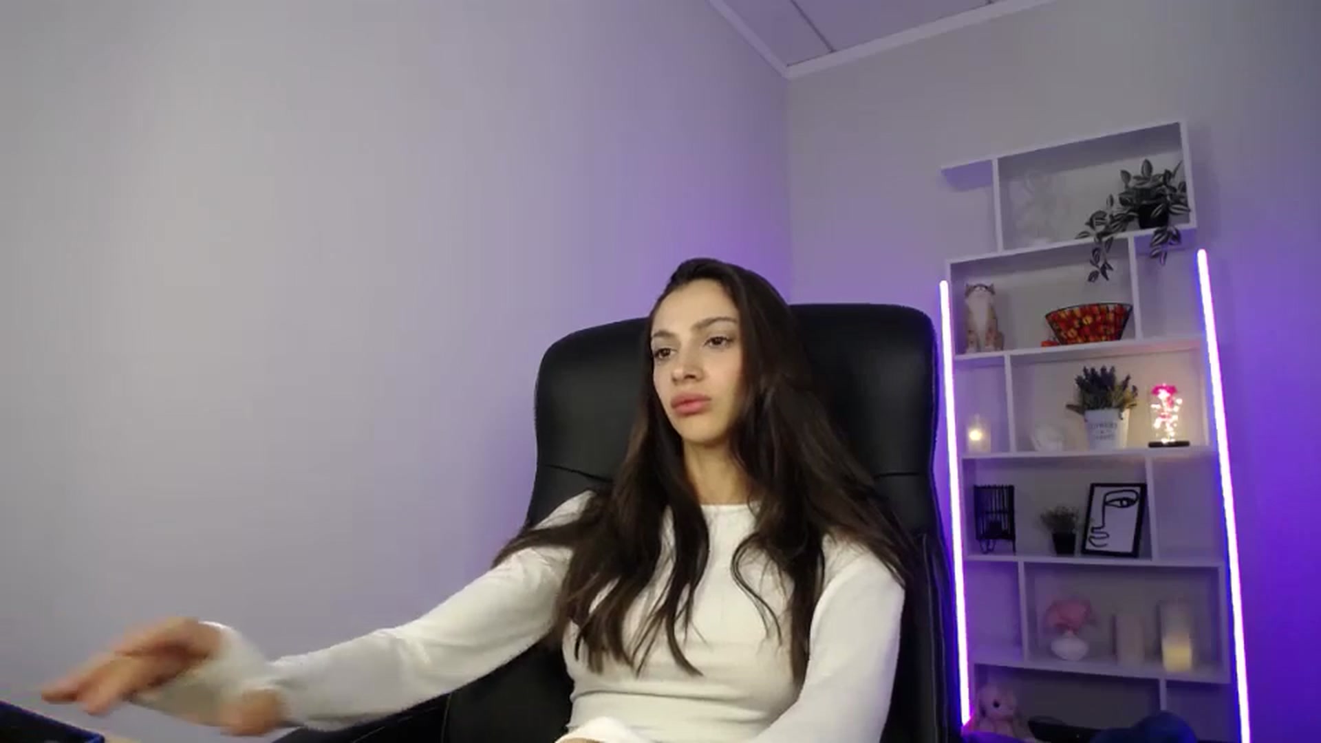 Gallery image thumbnail from FeraBerry's myfreecams stream on, 10/05/2024, 11:49 image 15 of 20