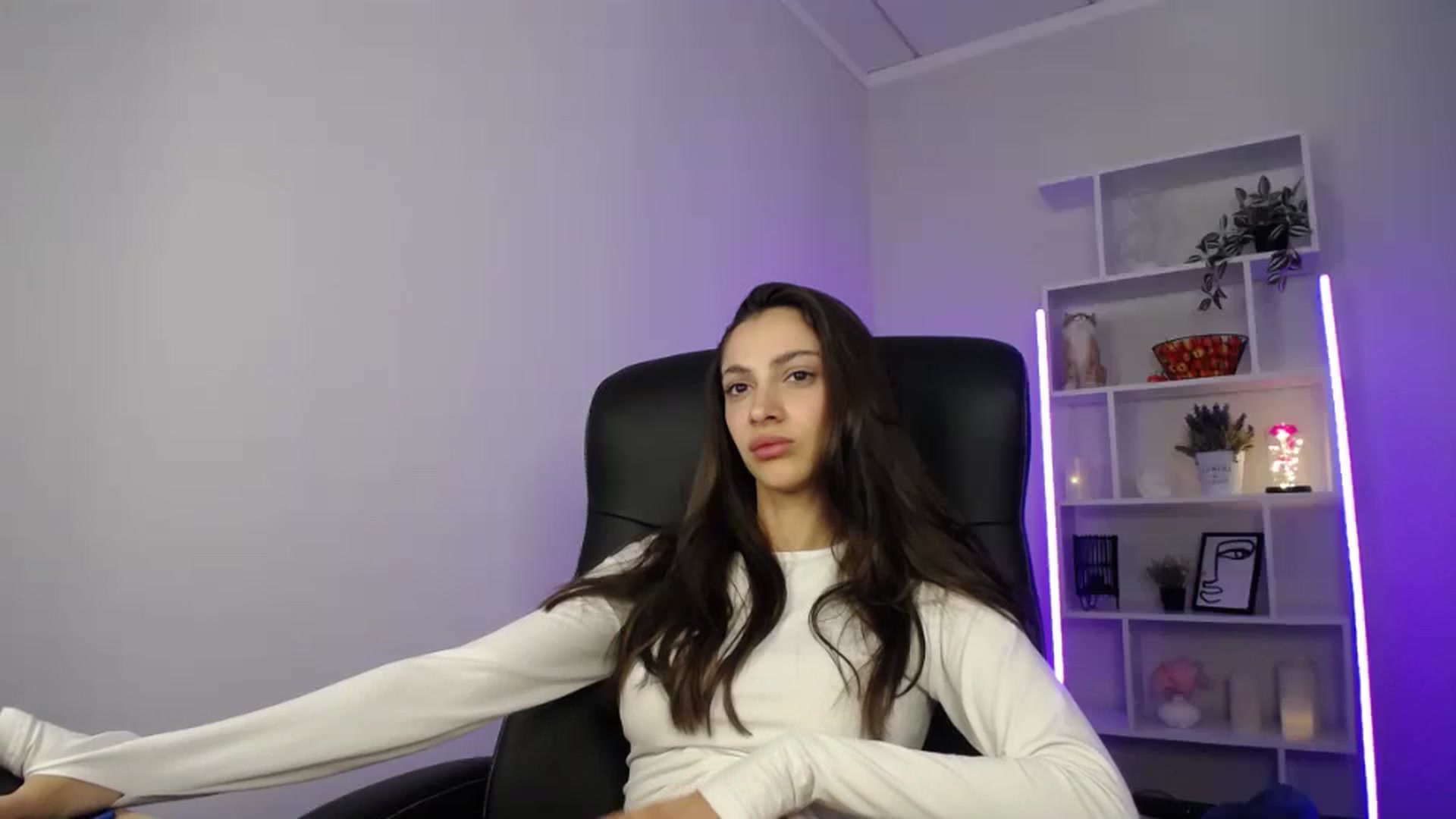 Gallery image thumbnail from FeraBerry's myfreecams stream on, 10/05/2024, 11:49 image 14 of 20