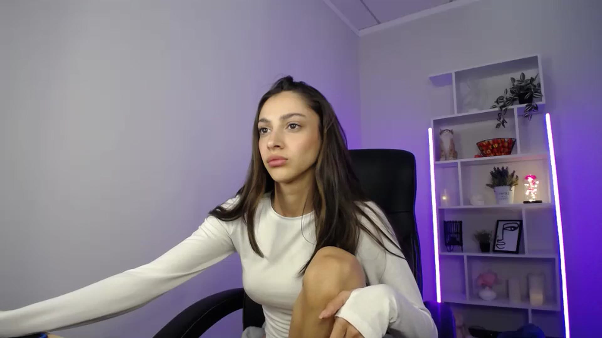 Gallery image thumbnail from FeraBerry's myfreecams stream on, 10/05/2024, 11:49 image 3 of 20