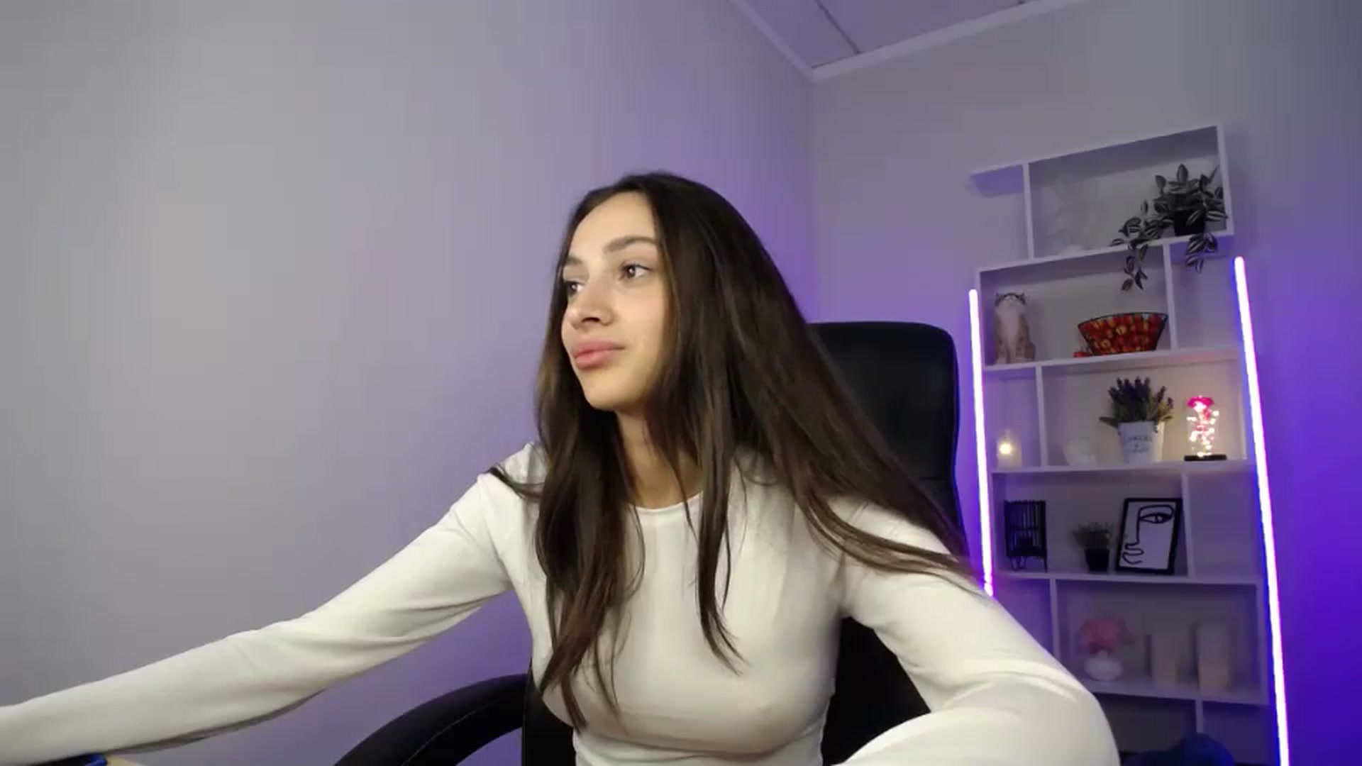 Gallery image thumbnail from FeraBerry's myfreecams stream on, 10/05/2024, 13:38 image 2 of 20