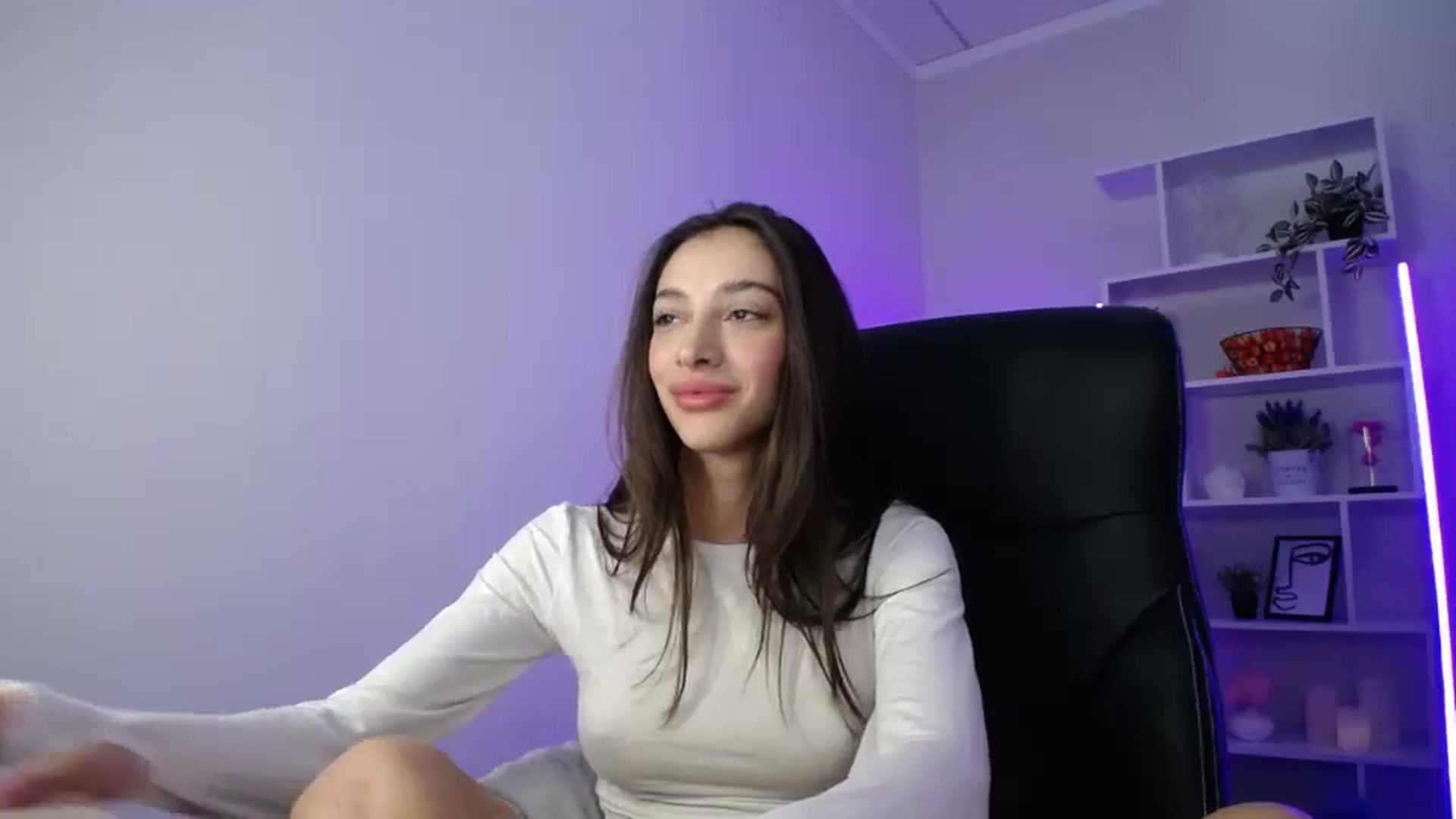 Gallery image thumbnail from FeraBerry's myfreecams stream on, 10/13/2024, 09:50 image 19 of 20