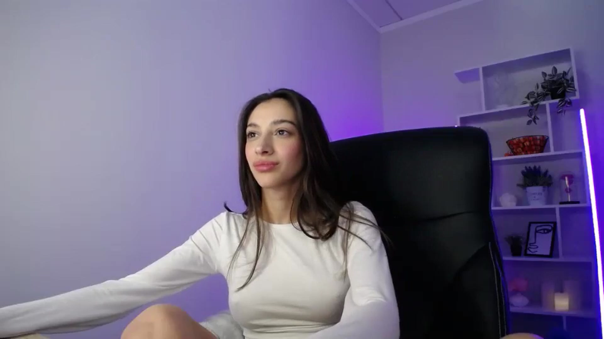 Gallery image thumbnail from FeraBerry's myfreecams stream on, 10/13/2024, 09:50 image 17 of 20