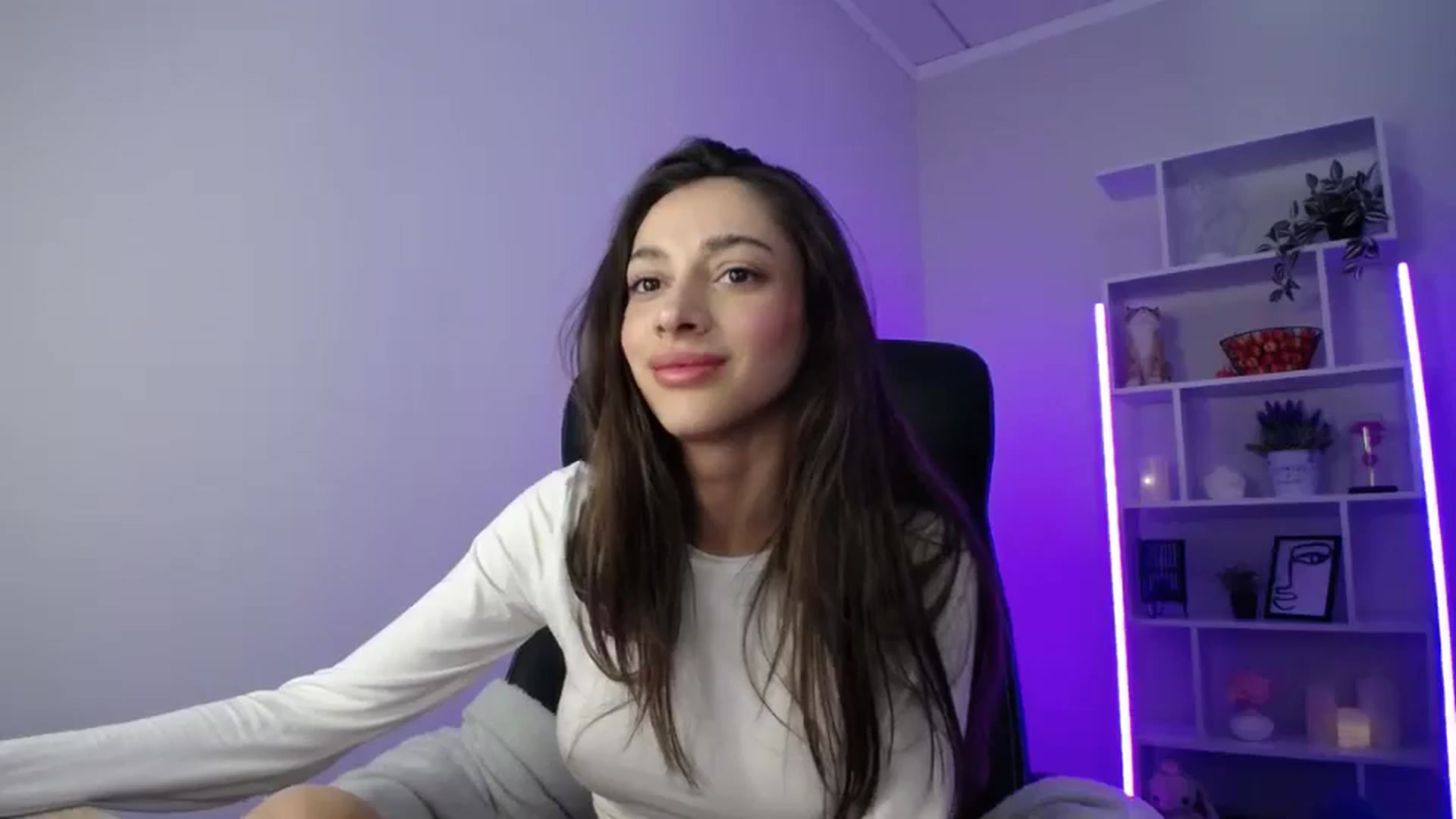 Gallery image thumbnail from FeraBerry's myfreecams stream on, 10/13/2024, 10:05 image 11 of 20