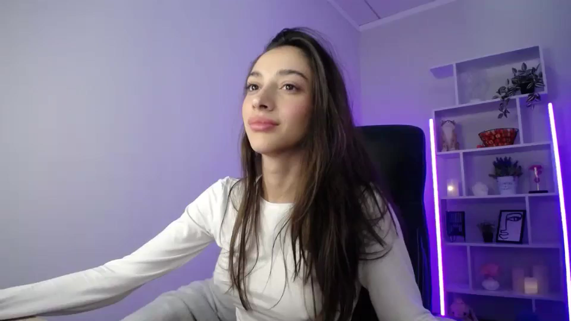 Gallery image thumbnail from FeraBerry's myfreecams stream on, 10/13/2024, 10:05 image 18 of 20