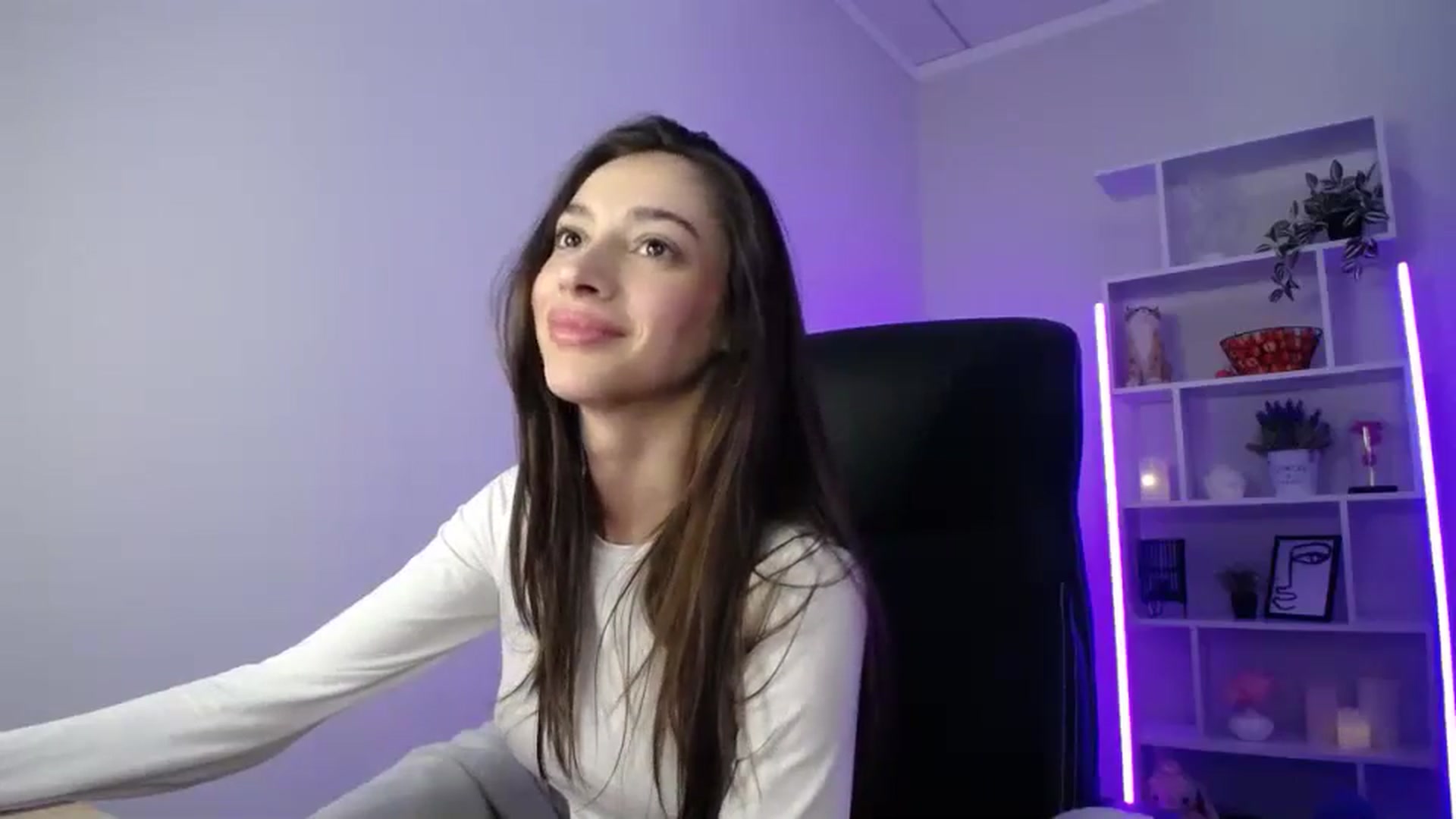 Gallery image thumbnail from FeraBerry's myfreecams stream on, 10/13/2024, 10:05 image 16 of 20