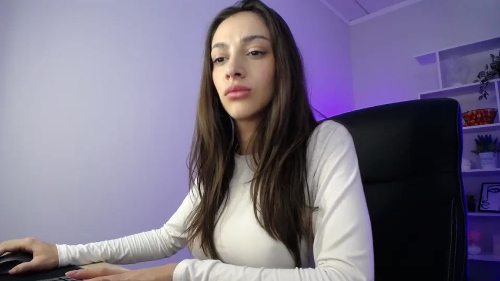 Gallery image thumbnail from FeraBerry's myfreecams stream on, 10/13/2024, 10:59 image 19 of 20