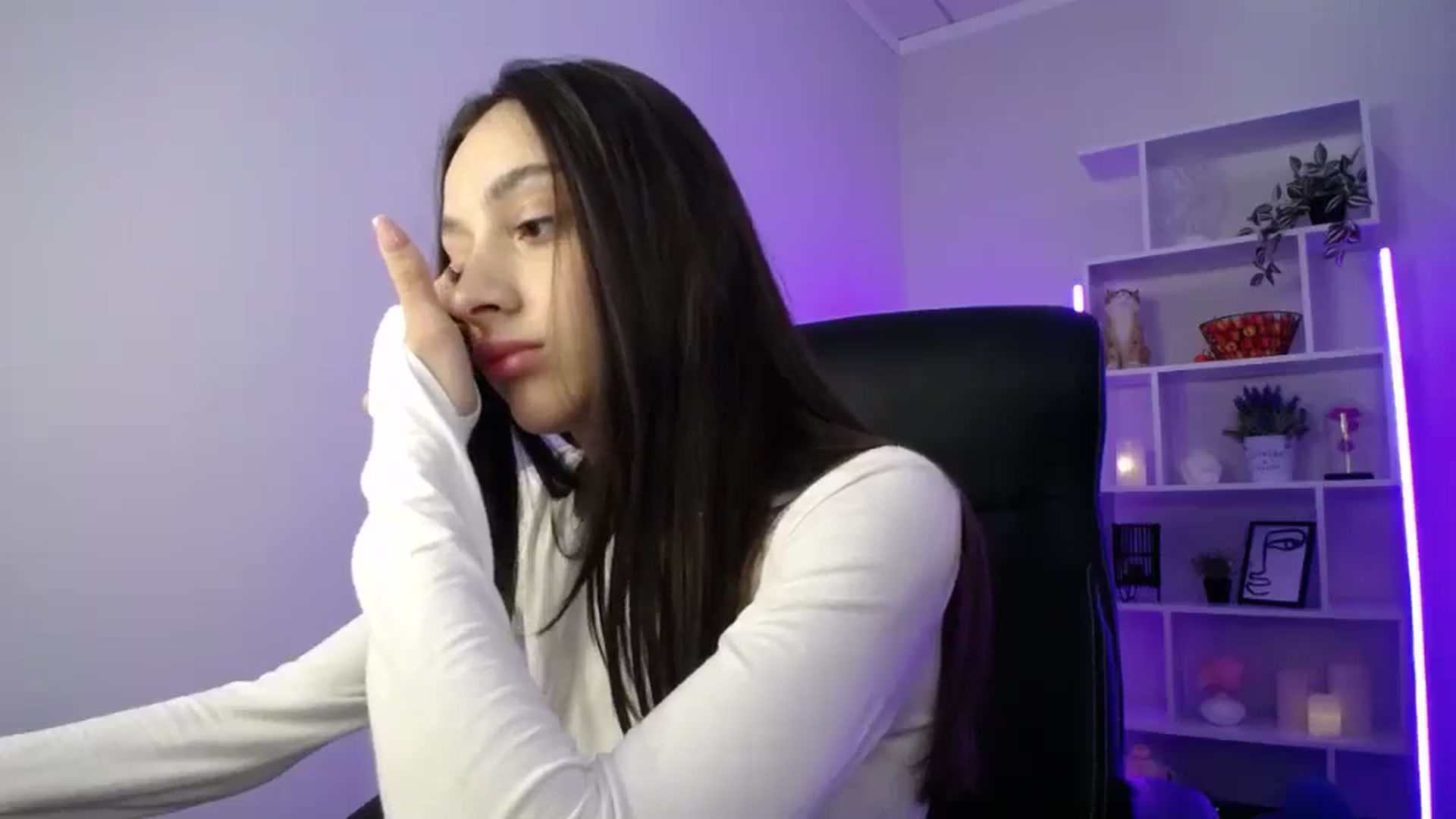 Gallery image thumbnail from FeraBerry's myfreecams stream on, 10/13/2024, 11:50 image 15 of 20