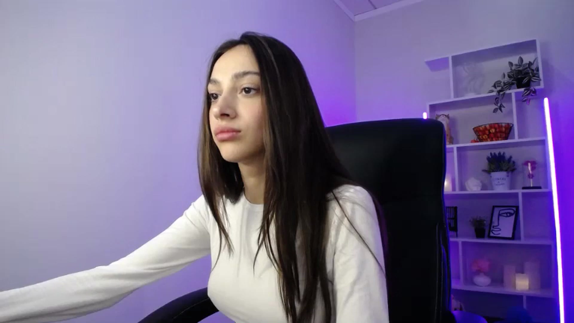 Gallery image thumbnail from FeraBerry's myfreecams stream on, 10/13/2024, 11:50 image 12 of 20