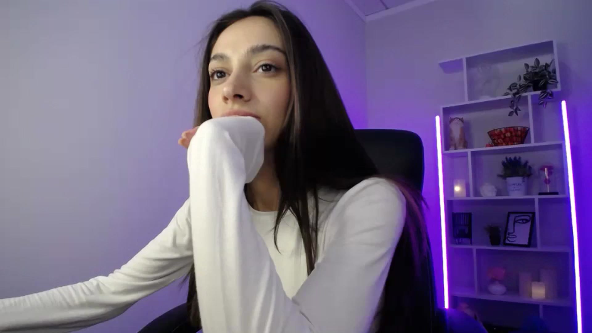 Gallery image thumbnail from FeraBerry's myfreecams stream on, 10/13/2024, 11:50 image 1 of 20