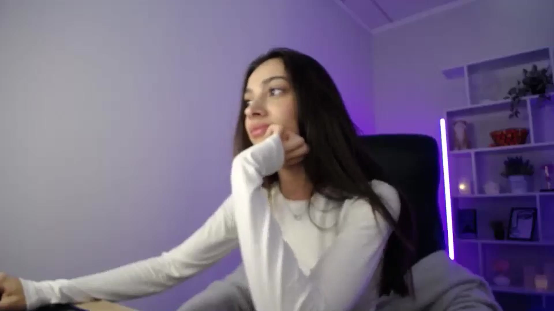 Gallery image thumbnail from FeraBerry's myfreecams stream on, 10/13/2024, 12:51 image 3 of 20