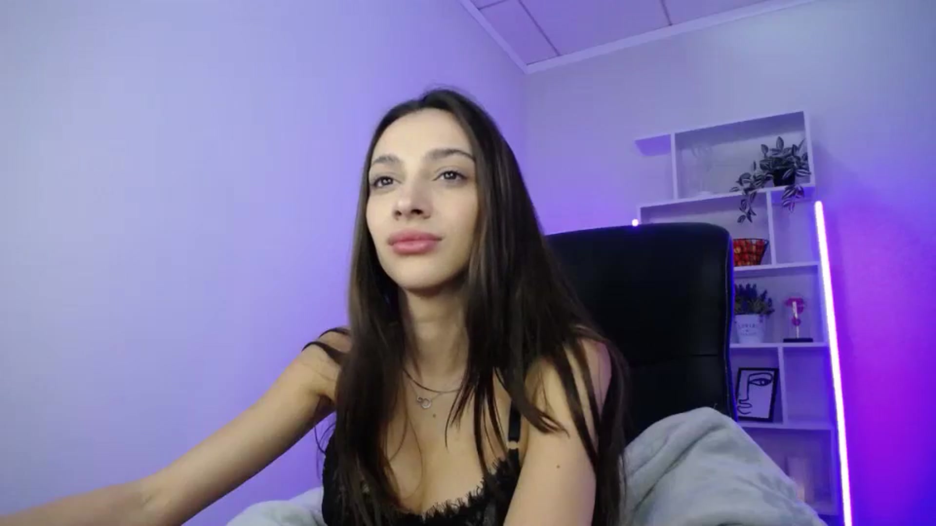 Gallery image thumbnail from FeraBerry's myfreecams stream on, 10/15/2024, 12:39 image 3 of 20