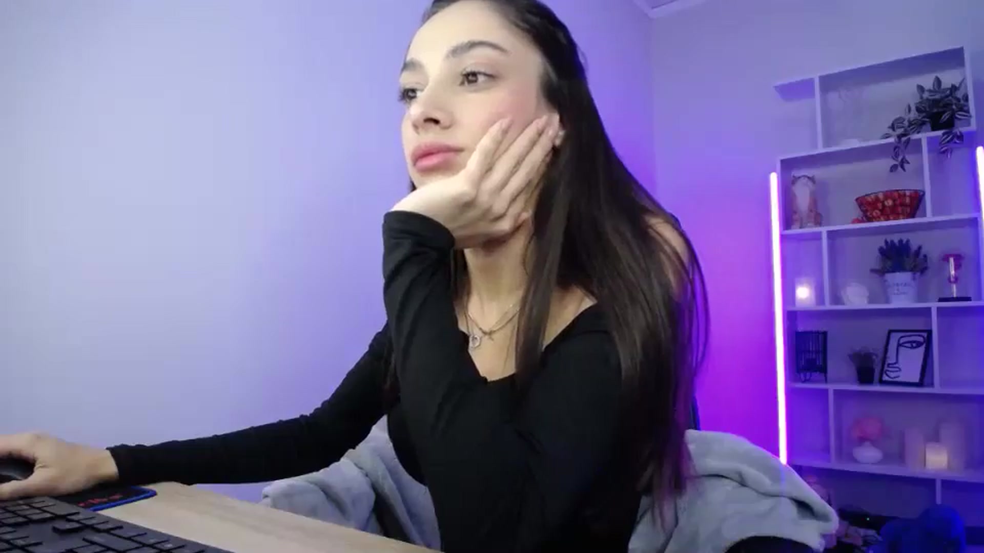 Gallery image thumbnail from FeraBerry's myfreecams stream on, 10/18/2024, 11:33 image 11 of 20