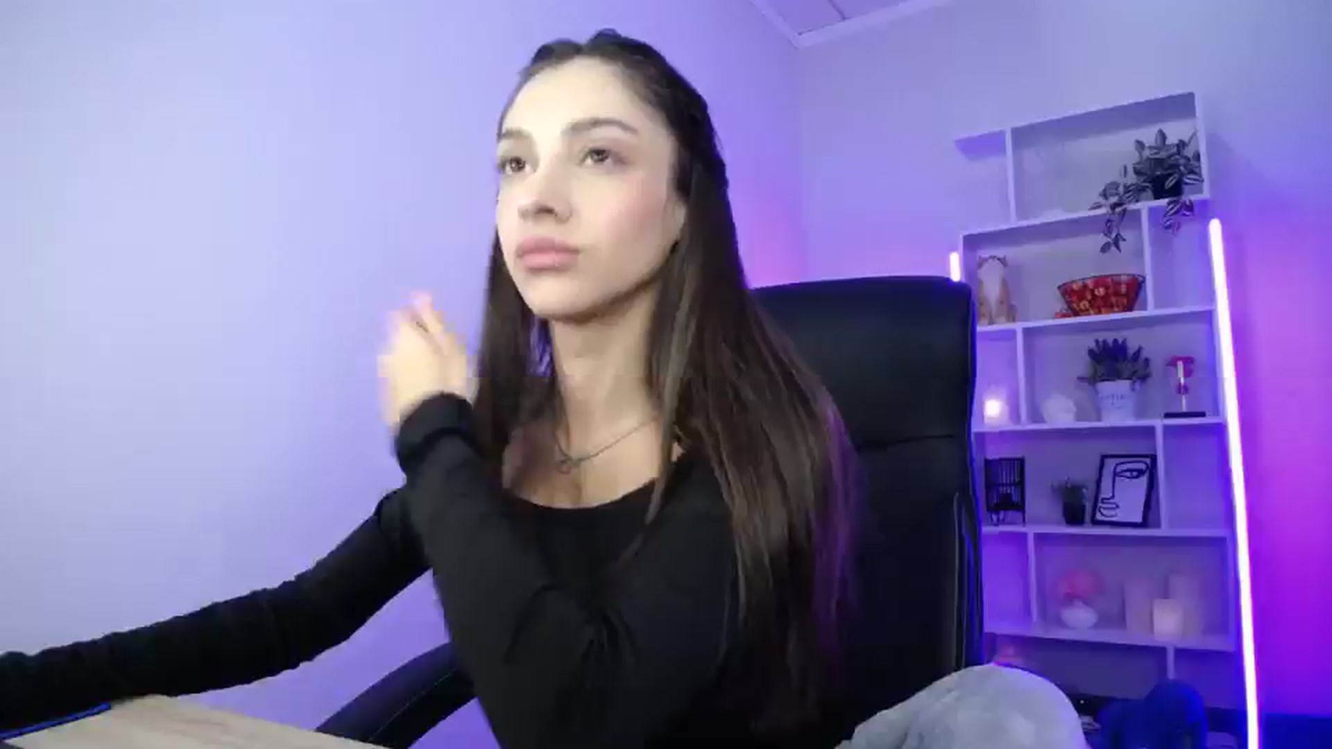 Gallery image thumbnail from FeraBerry's myfreecams stream on, 10/18/2024, 12:30 image 8 of 20