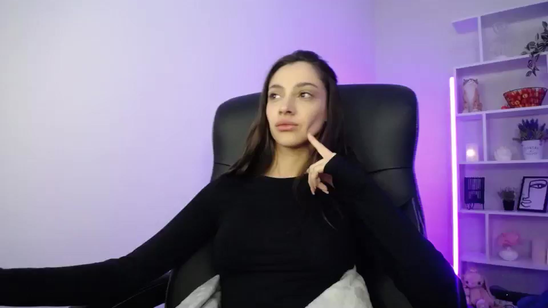 Gallery image thumbnail from FeraBerry's myfreecams stream on, 10/19/2024, 13:36 image 15 of 20