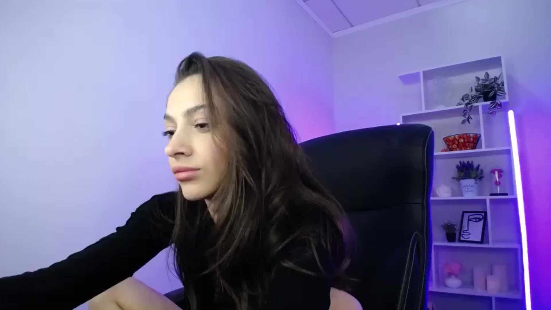 Gallery image thumbnail from FeraBerry's myfreecams stream on, 10/21/2024, 13:44 image 7 of 20