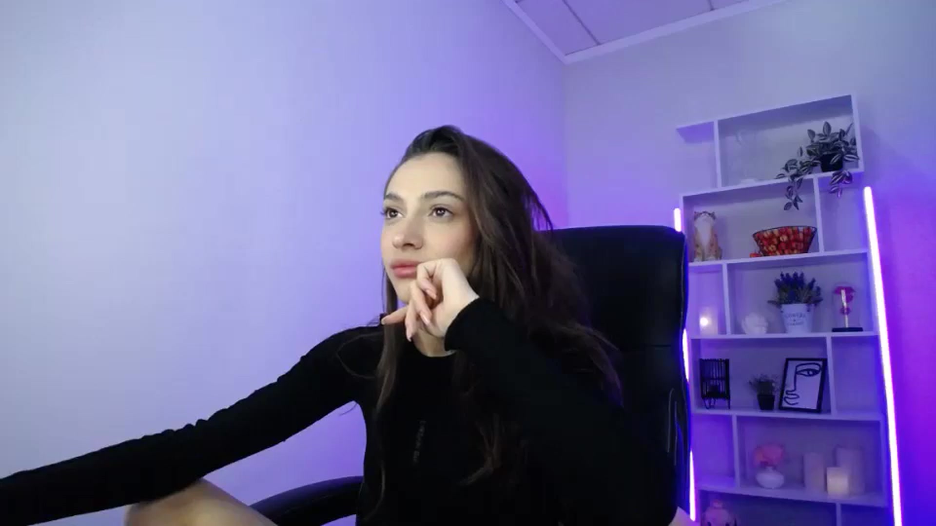 Gallery image thumbnail from FeraBerry's myfreecams stream on, 10/21/2024, 13:44 image 5 of 20