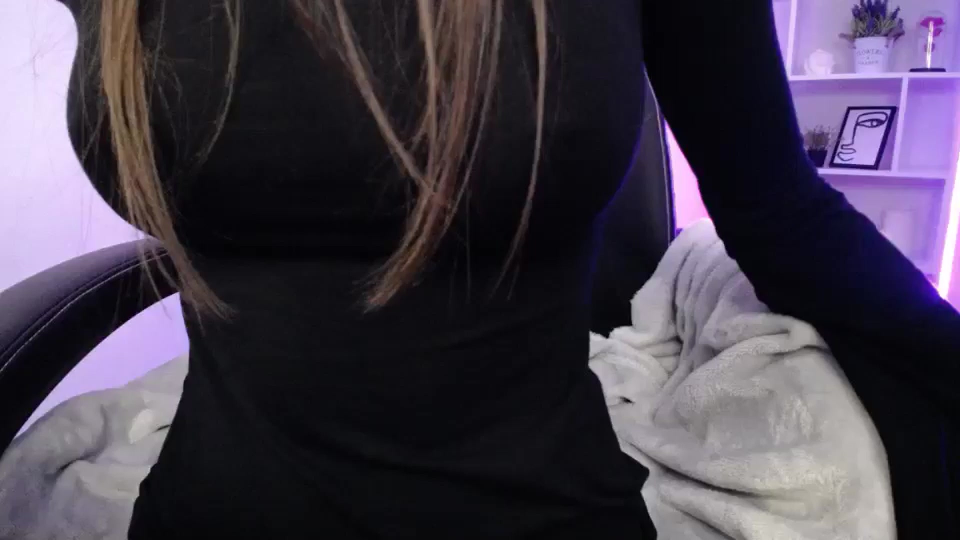 Gallery image thumbnail from FeraBerry's myfreecams stream on, 10/22/2024, 11:25 image 10 of 20