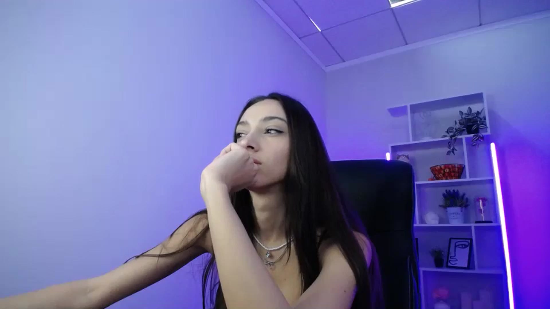 Gallery image thumbnail from FeraBerry's myfreecams stream on, 11/04/2024, 14:50 image 17 of 20