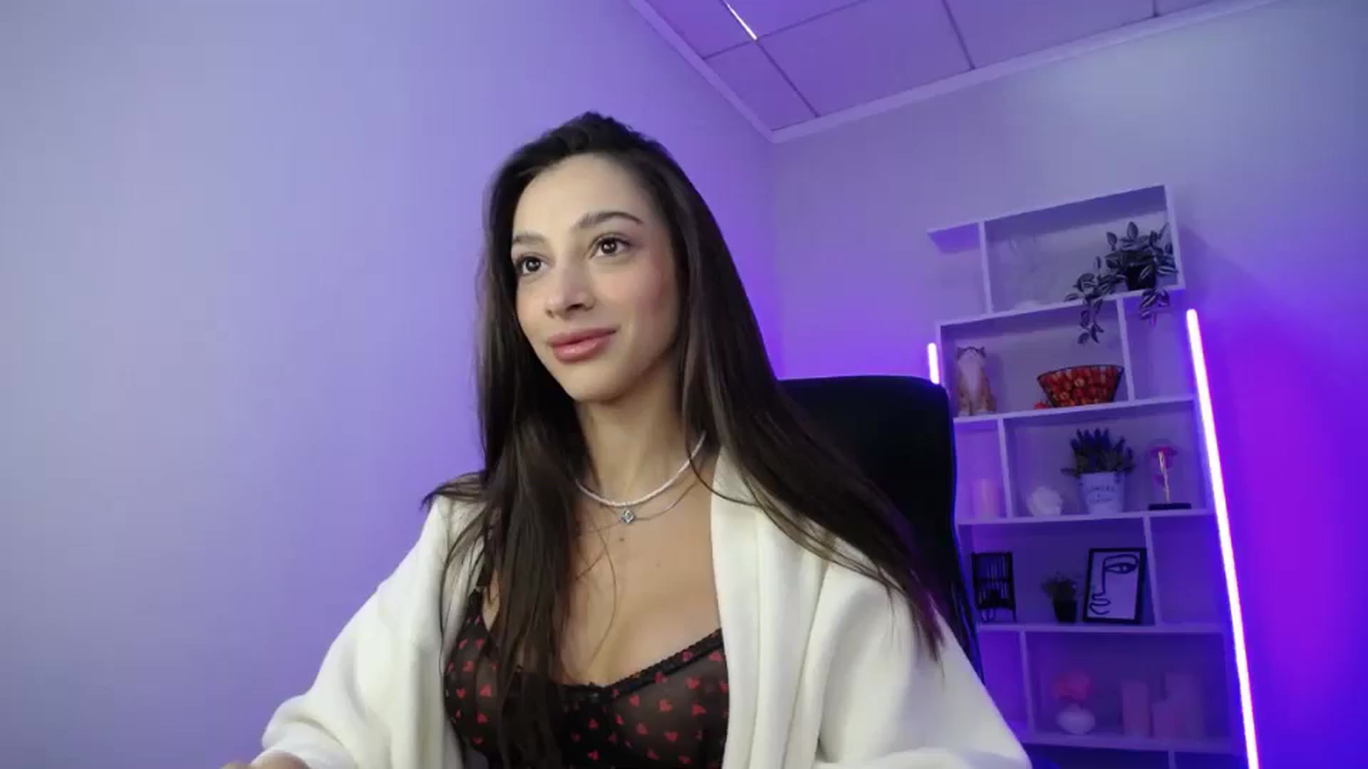 Gallery image thumbnail from FeraBerry's myfreecams stream on, 11/06/2024, 11:25 image 1 of 20