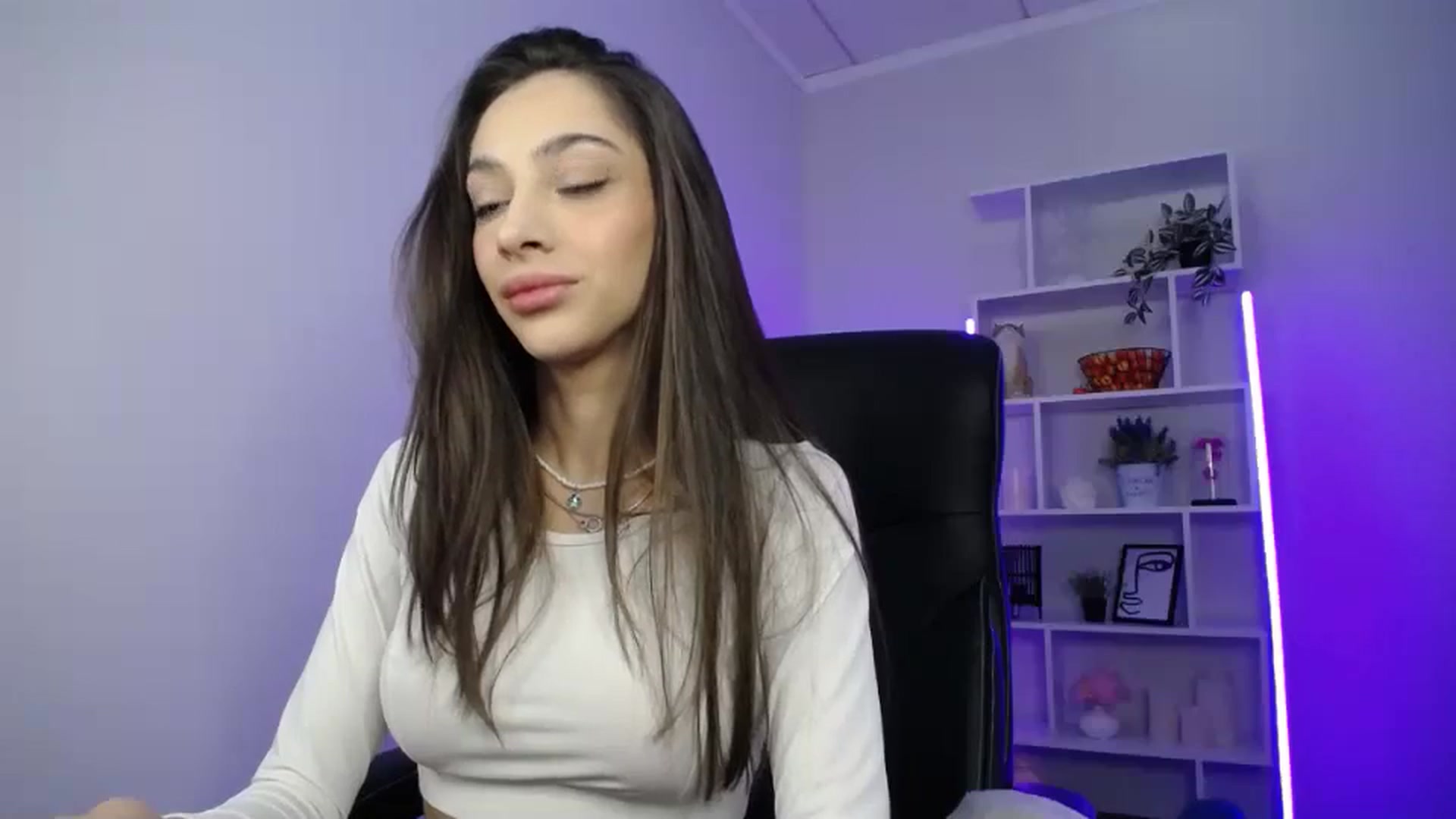 Gallery image thumbnail from FeraBerry's myfreecams stream on, 11/20/2024, 09:32 image 19 of 20