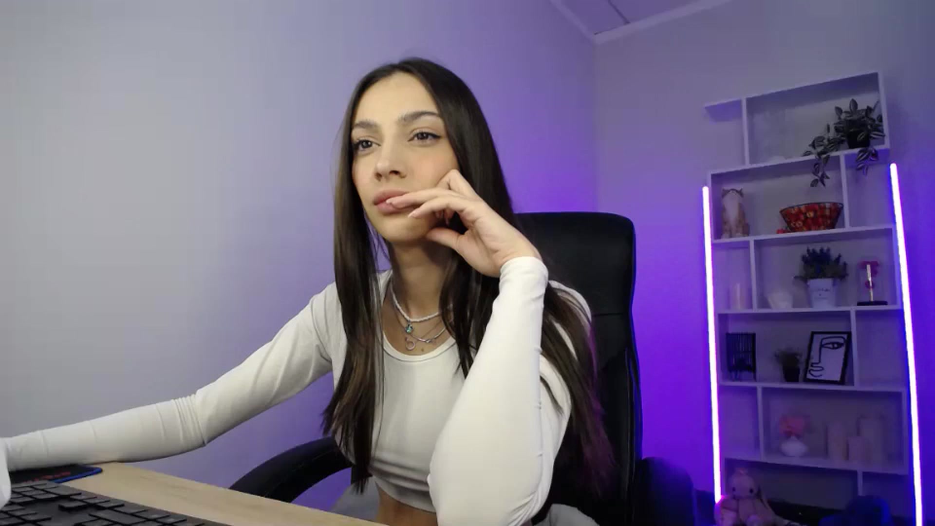 Gallery image thumbnail from FeraBerry's myfreecams stream on, 11/20/2024, 12:48 image 3 of 20