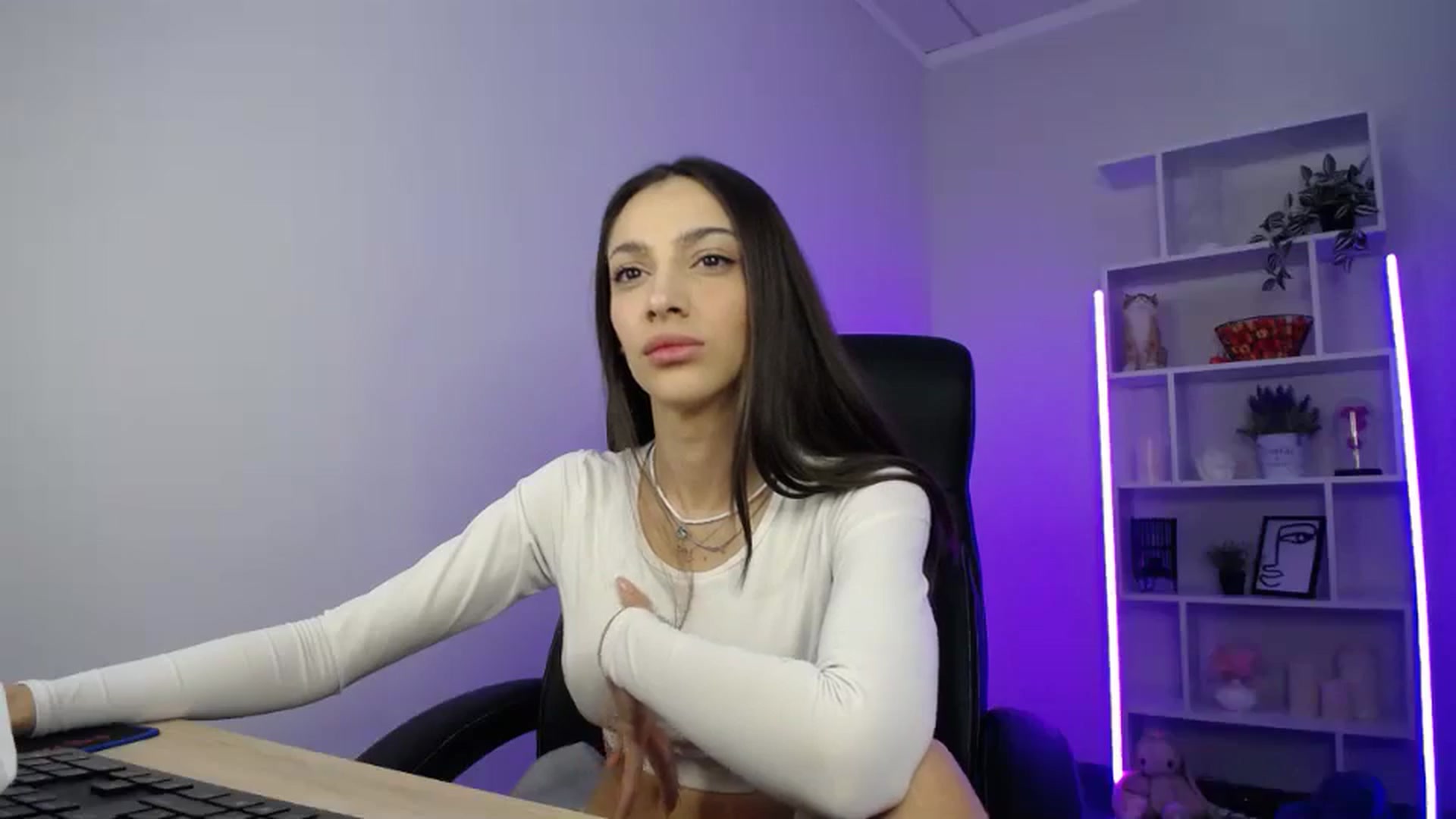 Gallery image thumbnail from FeraBerry's myfreecams stream on, 11/20/2024, 12:48 image 4 of 20