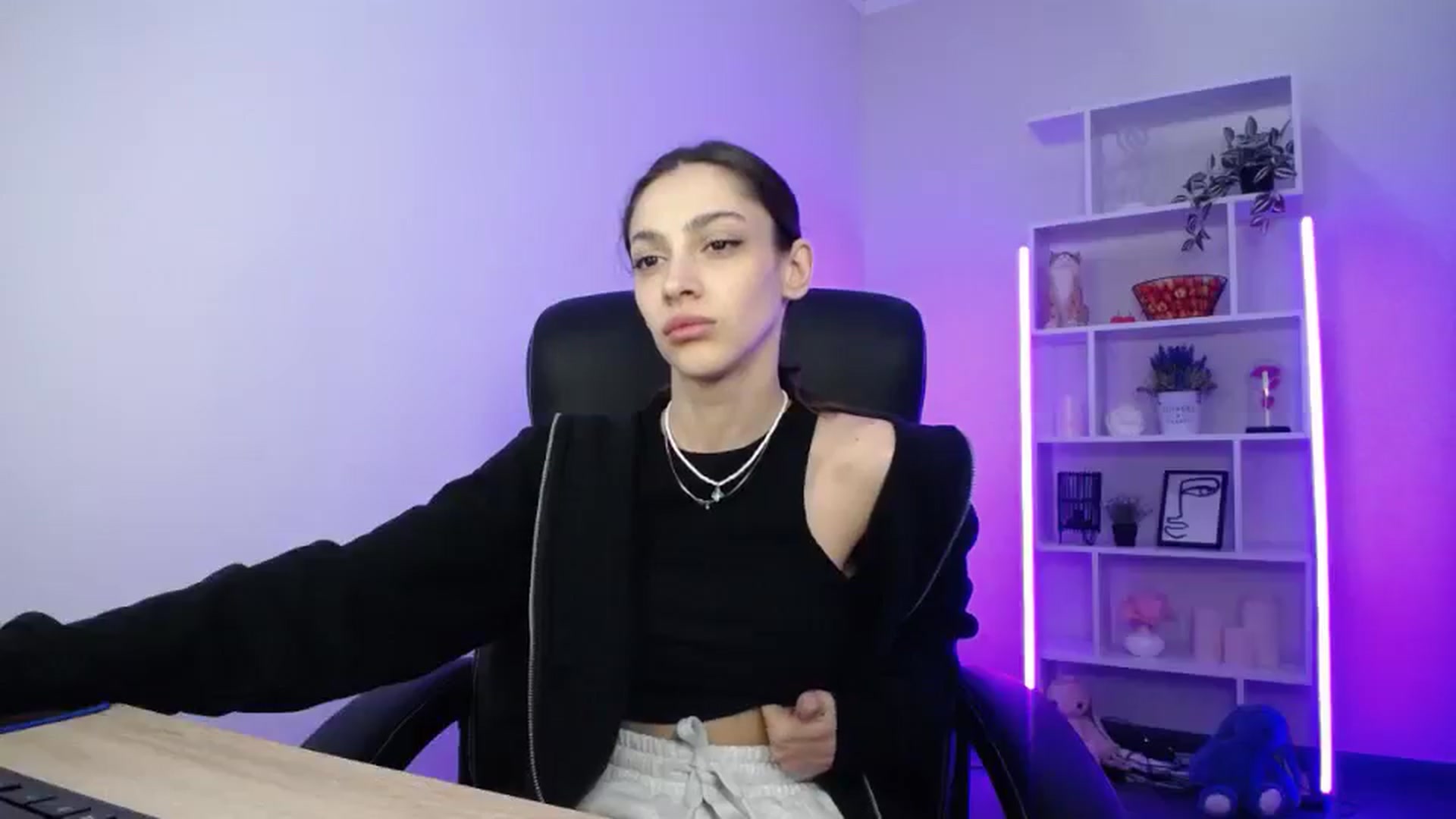 Gallery image thumbnail from FeraBerry's myfreecams stream on, 12/07/2024, 14:48 image 14 of 20