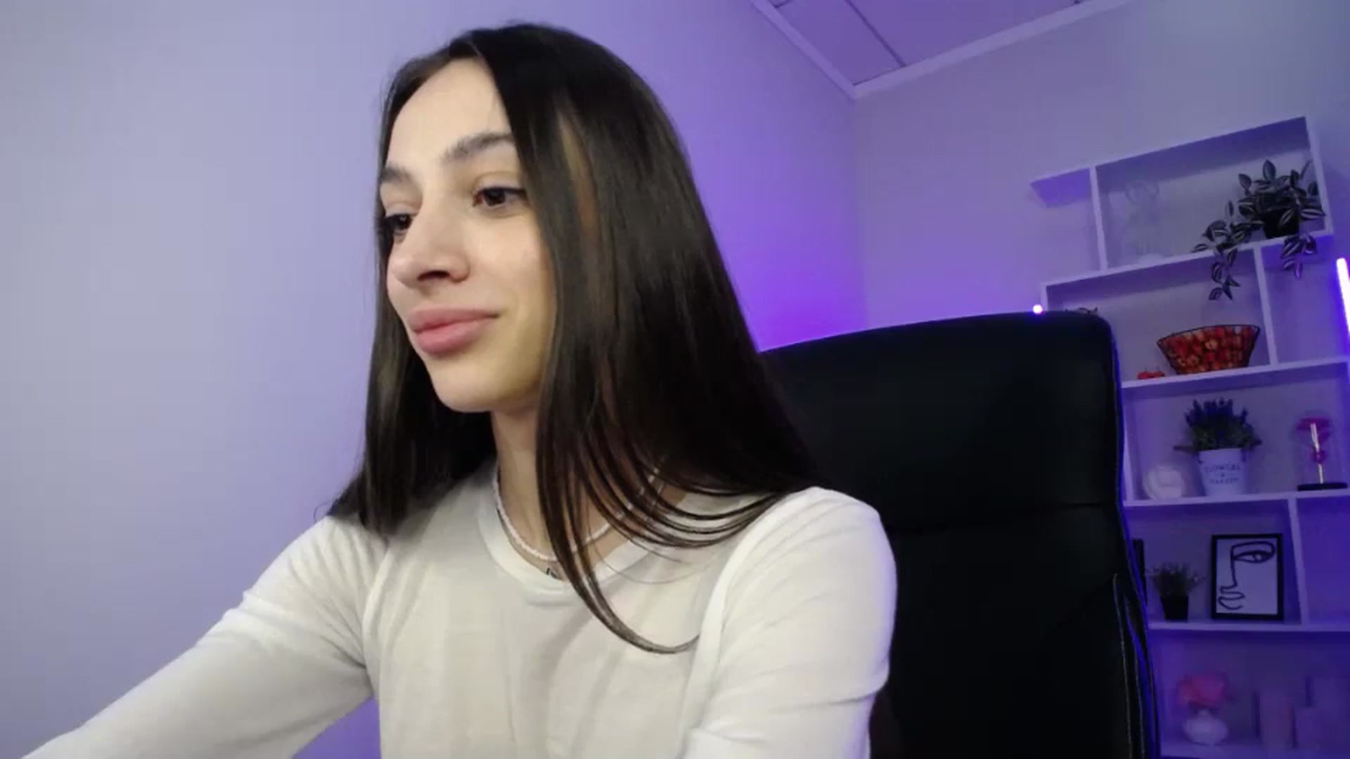 Gallery image thumbnail from FeraBerry's myfreecams stream on, 12/11/2024, 10:50 image 6 of 20