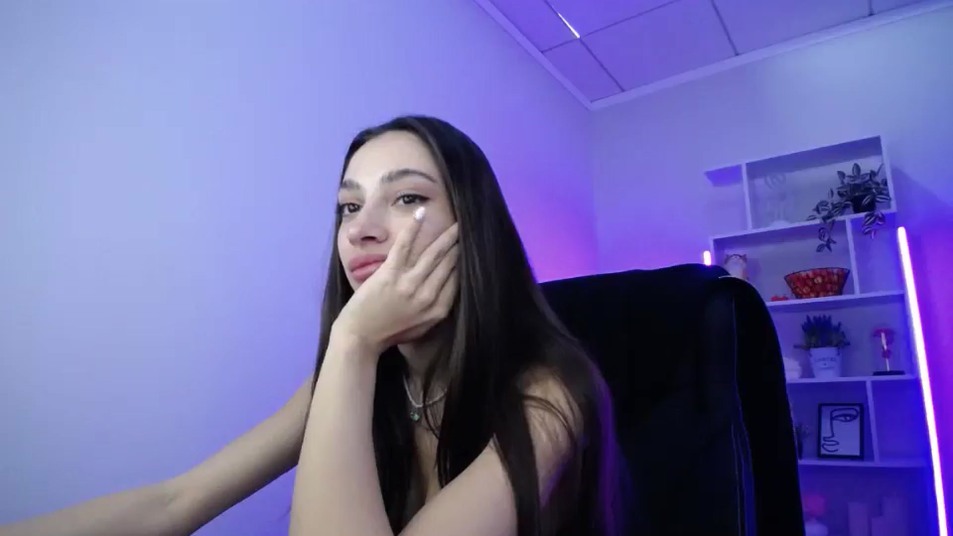 Gallery image thumbnail from FeraBerry's myfreecams stream on, 12/14/2024, 14:09 image 15 of 20