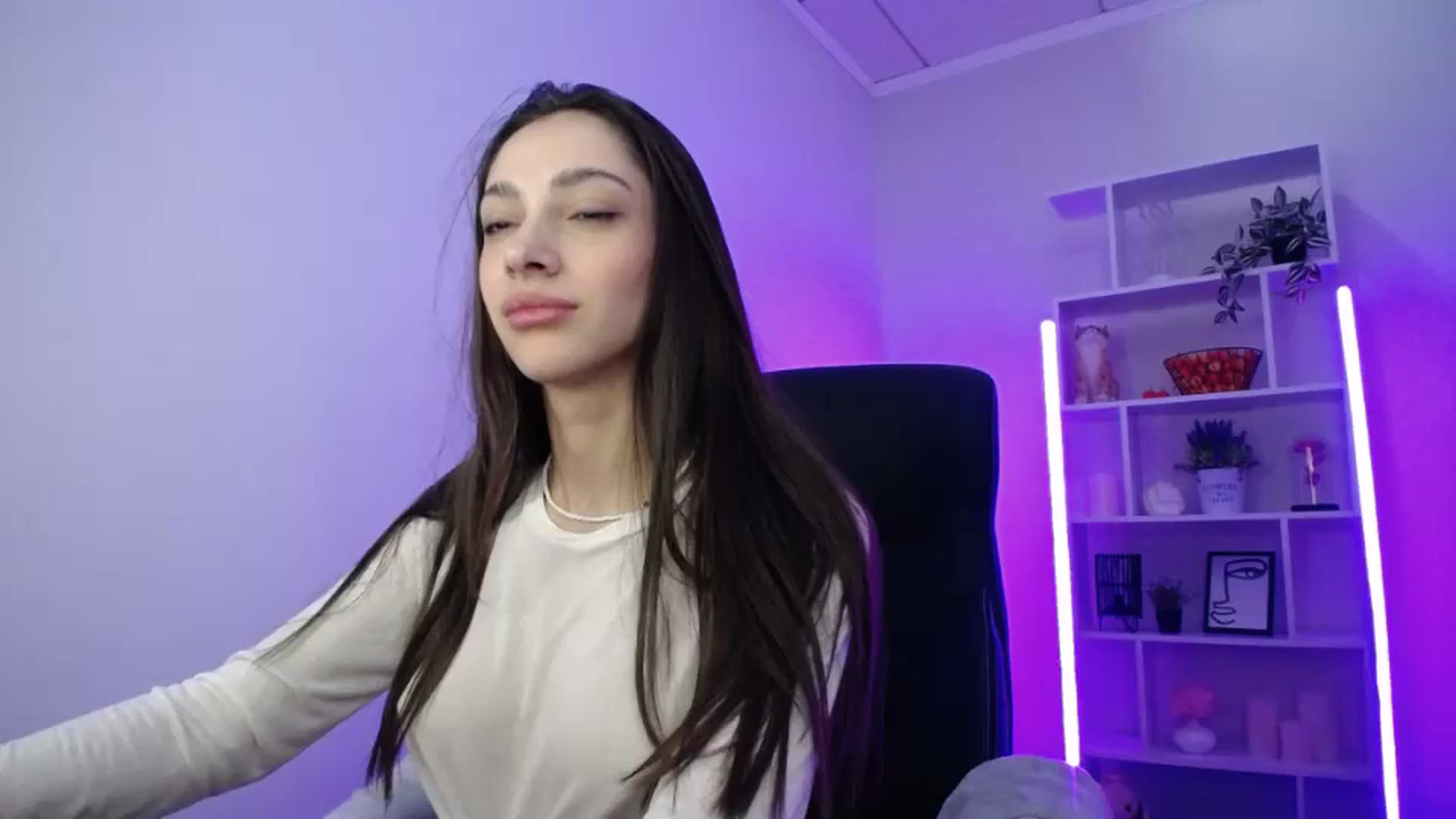 Gallery image thumbnail from FeraBerry's myfreecams stream on, 12/15/2024, 10:28 image 7 of 20