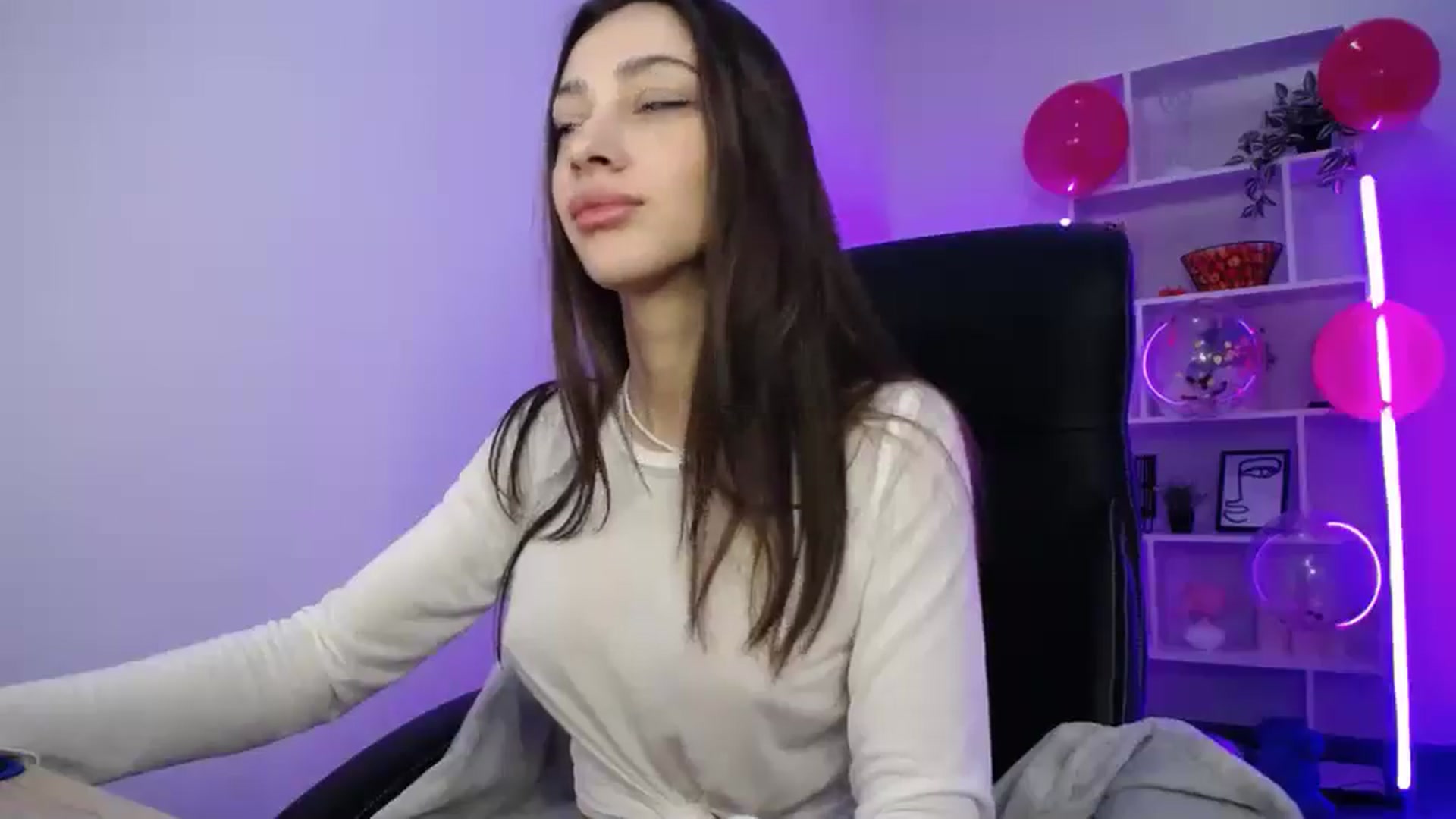 Gallery image thumbnail from FeraBerry's myfreecams stream on, 12/18/2024, 10:07 image 15 of 20