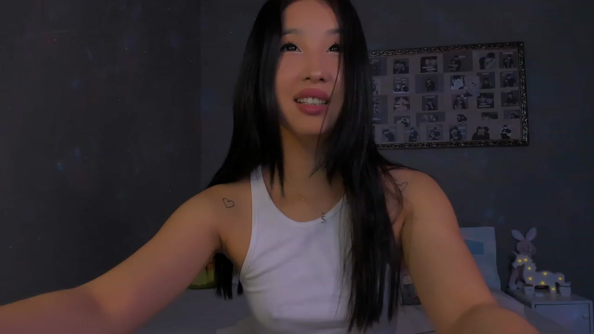 Gallery image thumbnail from FeralBerry66's myfreecams stream on, 01/09/2024, 07:51 image 16 of 20