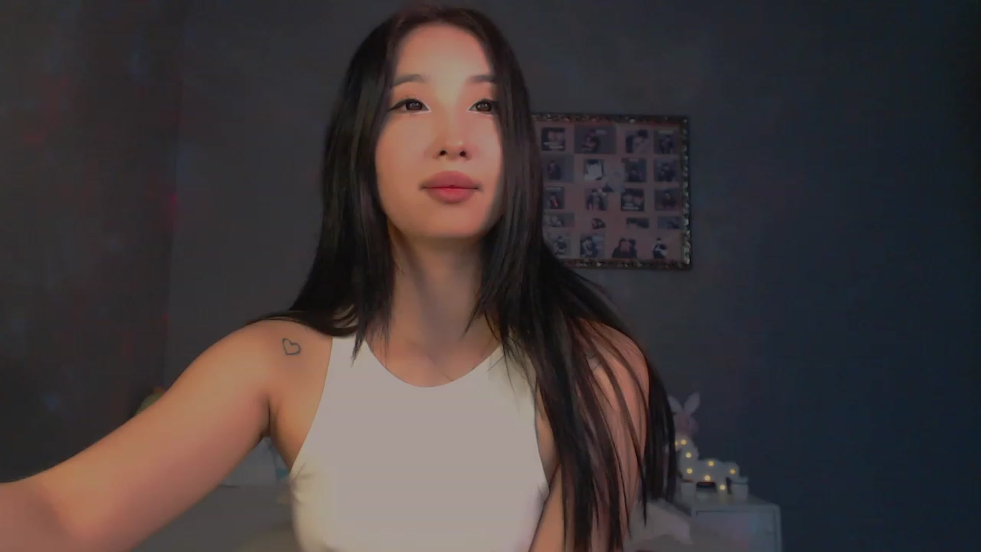 Gallery image thumbnail from FeralBerry66's myfreecams stream on, 01/09/2024, 09:44 image 8 of 20