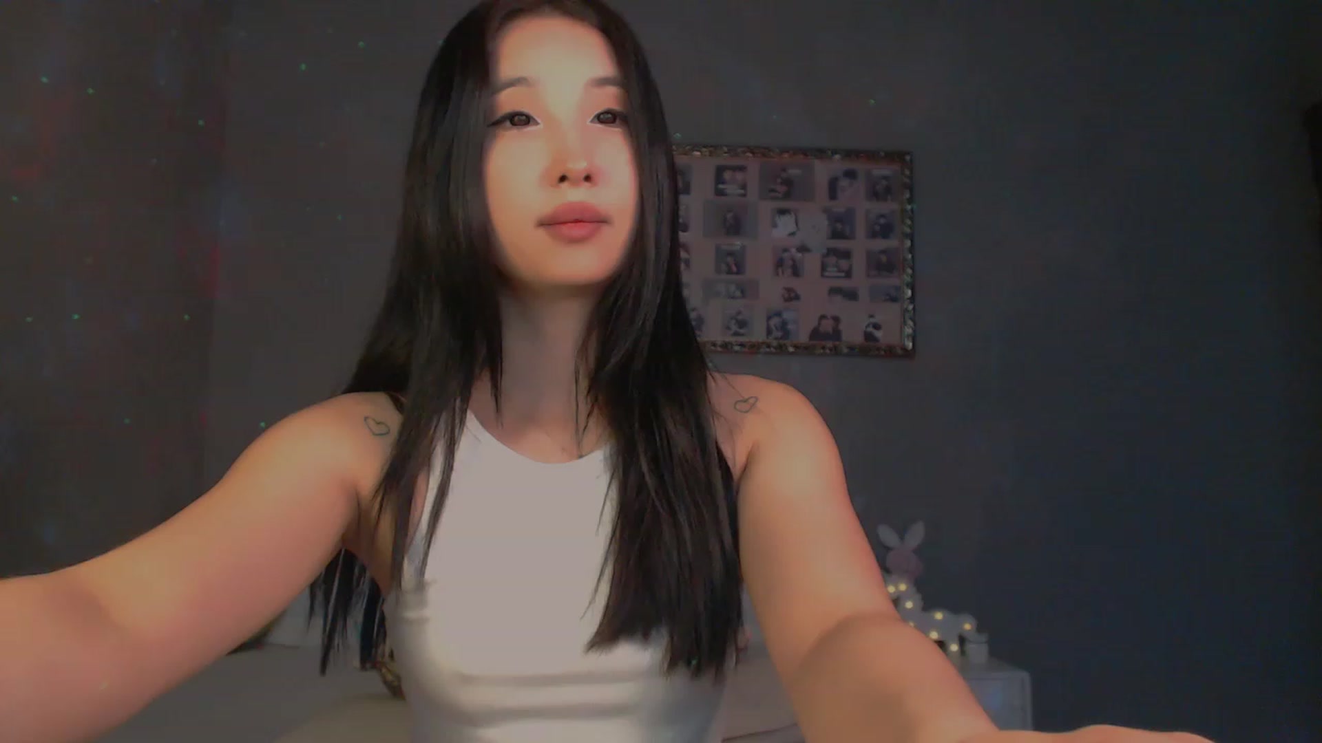Gallery image thumbnail from FeralBerry66's myfreecams stream on, 01/09/2024, 10:05 image 12 of 20