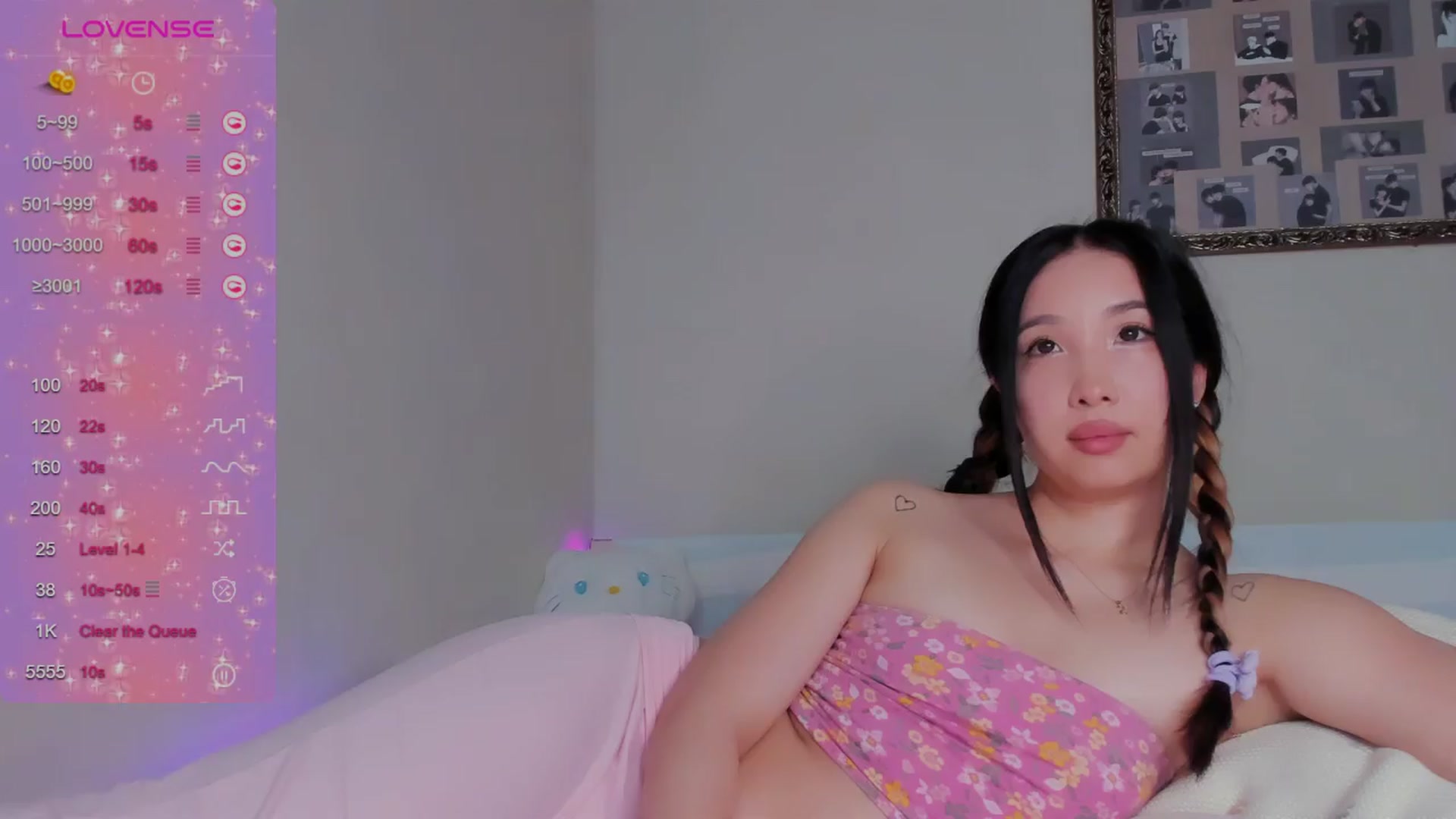Gallery image thumbnail from FeralBerry66's myfreecams stream on, 04/12/2024, 07:19 image 2 of 20