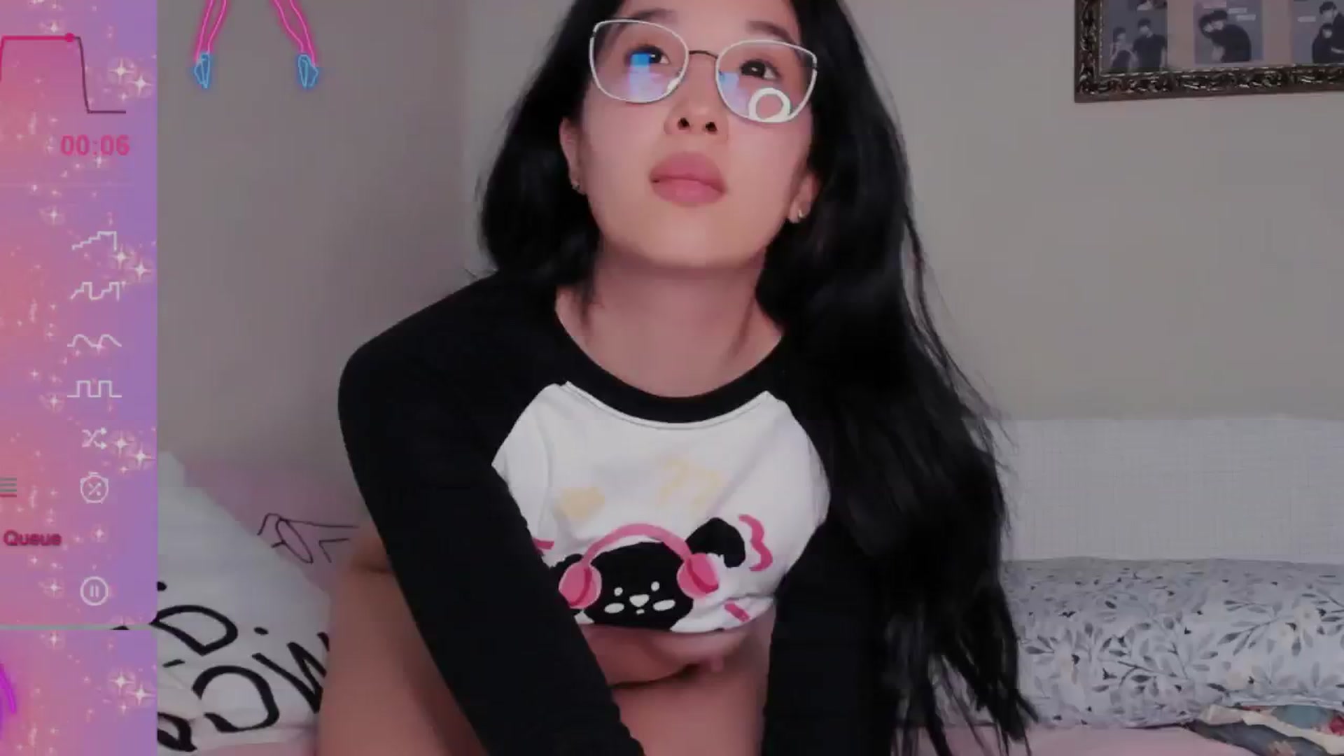 Gallery image thumbnail from FeralBerry66's myfreecams stream on, 05/30/2024, 06:31 image 6 of 20
