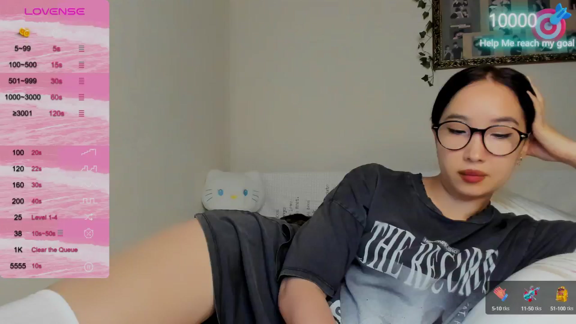 Gallery image thumbnail from FeralBerry66's myfreecams stream on, 10/17/2024, 15:56 image 13 of 20