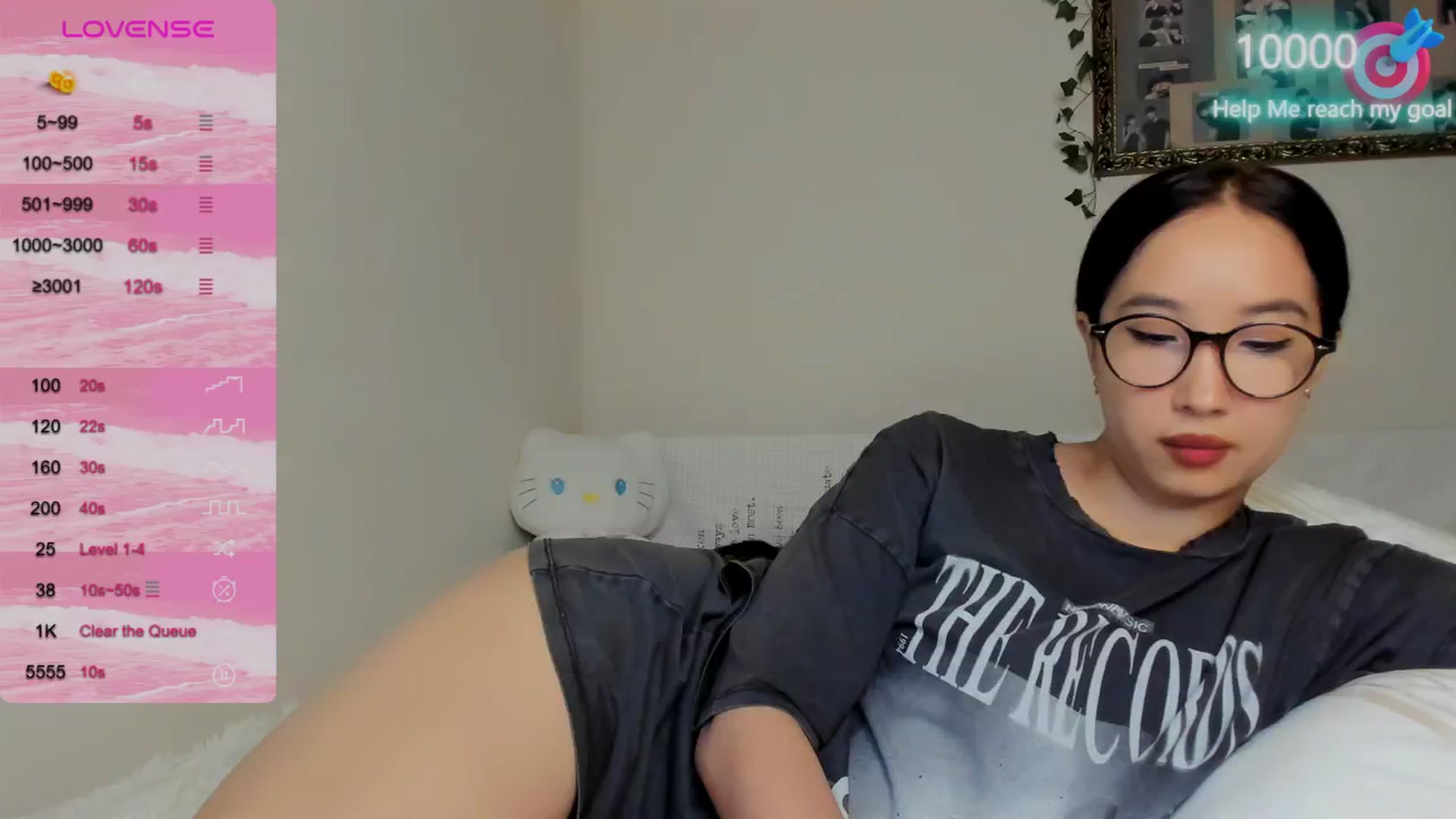 Gallery image thumbnail from FeralBerry66's myfreecams stream on, 10/17/2024, 15:56 image 10 of 20
