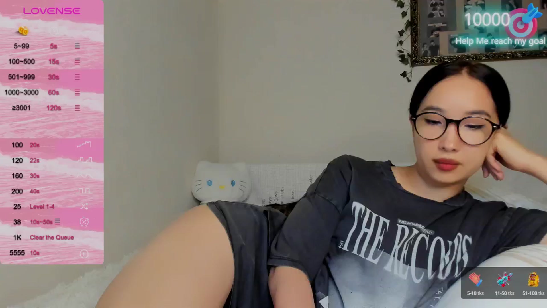 Gallery image thumbnail from FeralBerry66's myfreecams stream on, 10/17/2024, 15:56 image 2 of 20