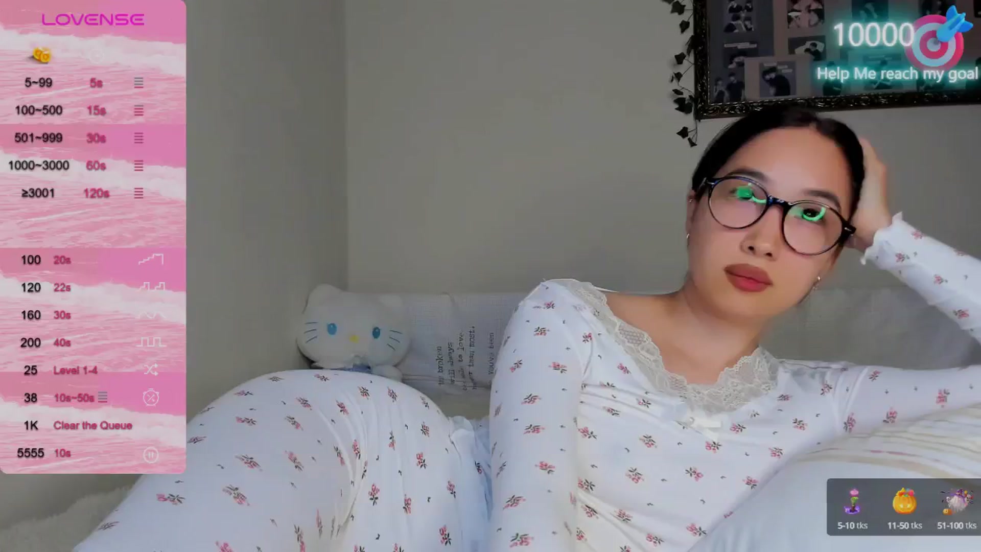 Gallery image thumbnail from FeralBerry66's myfreecams stream on, 10/20/2024, 17:56 image 6 of 20