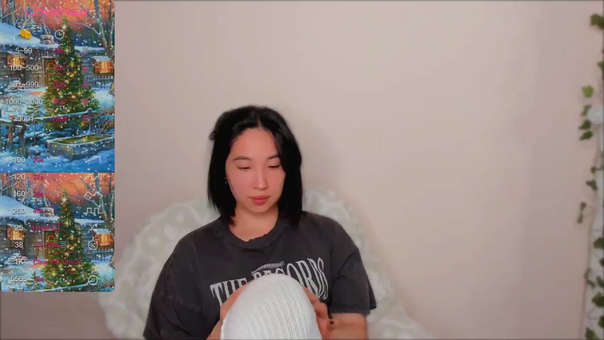 Gallery image thumbnail from FeralBerry66's myfreecams stream on, 12/20/2024, 16:21 image 16 of 20