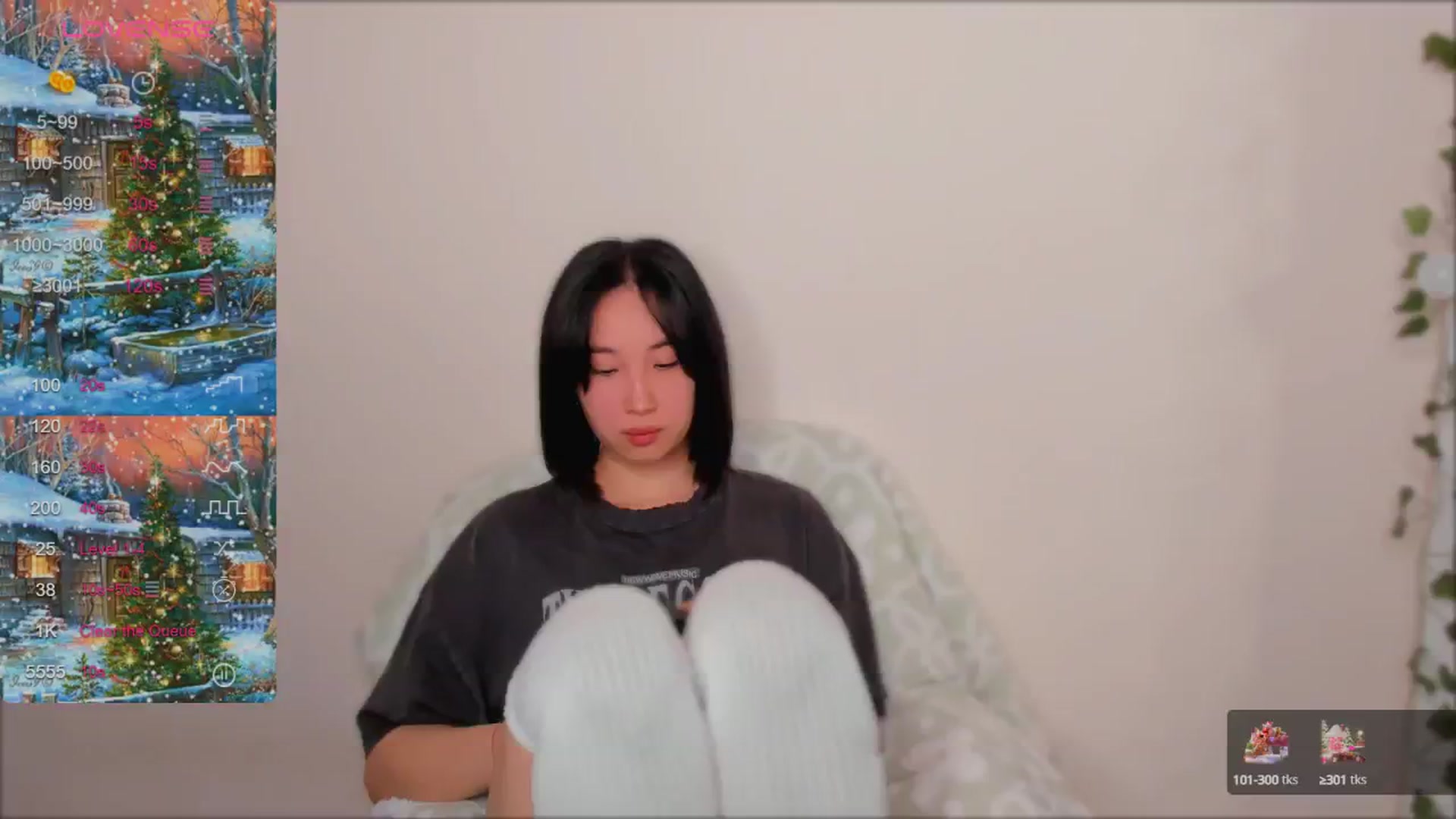 Gallery image thumbnail from FeralBerry66's myfreecams stream on, 12/20/2024, 16:21 image 1 of 20