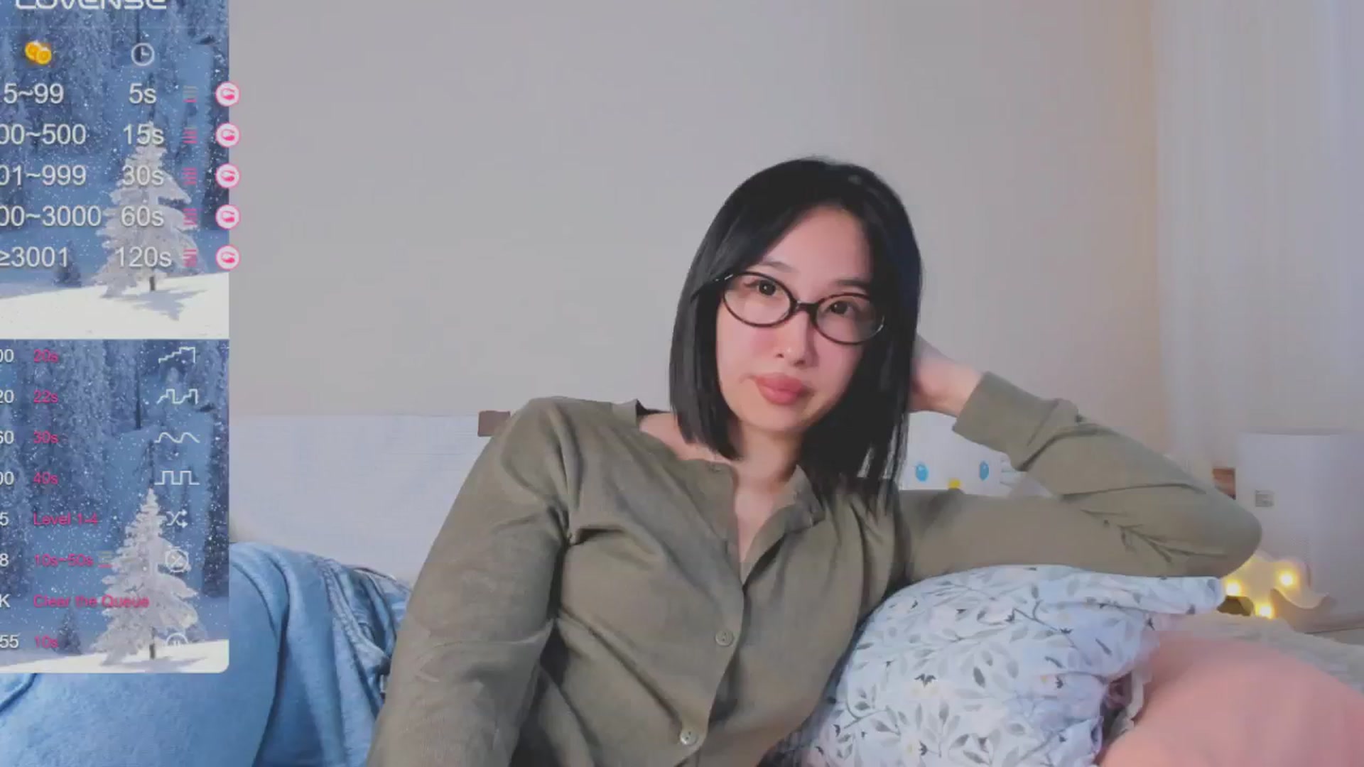 Gallery image thumbnail from FeralBerry66's myfreecams stream on, 01/08/2025, 06:38 image 11 of 20